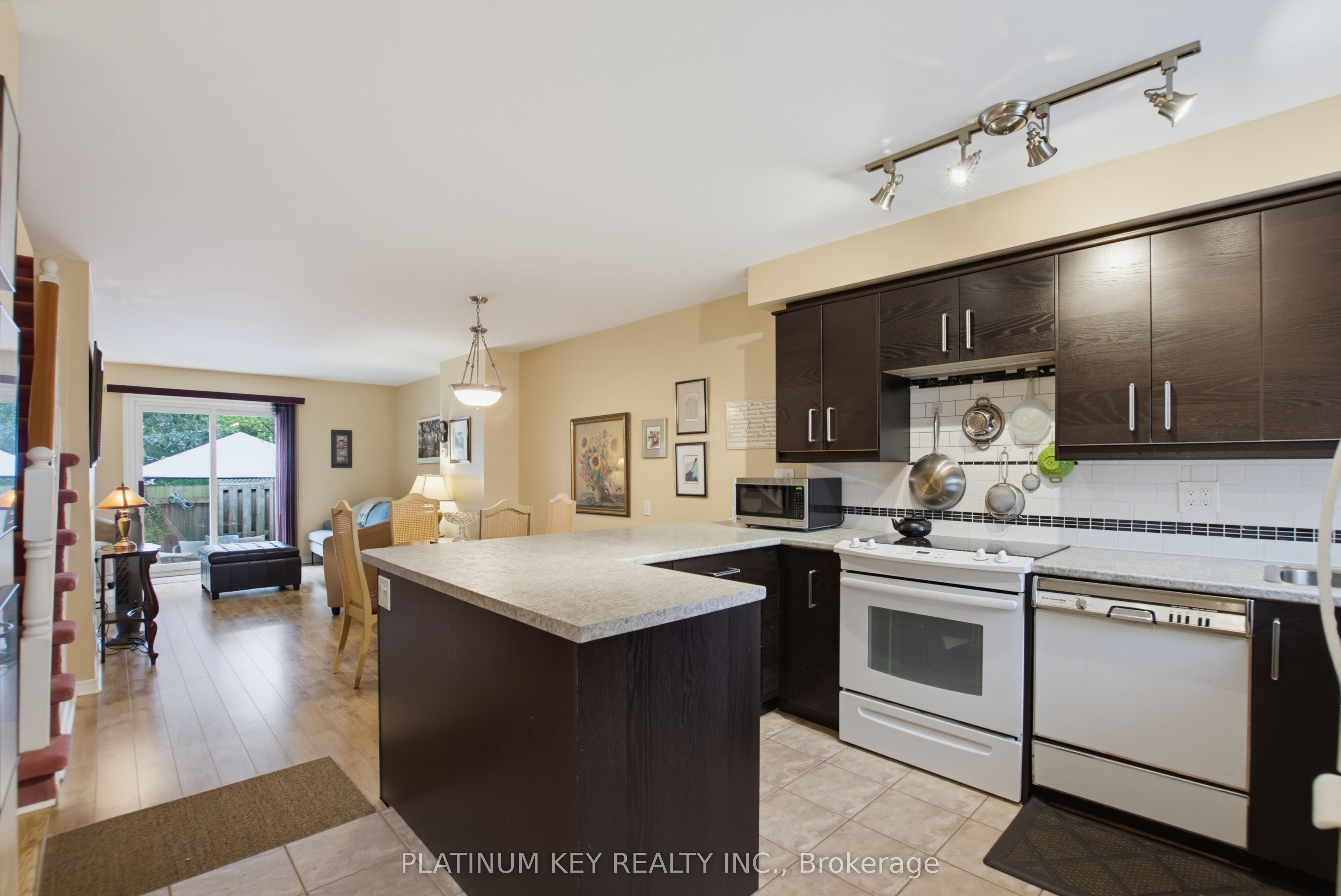 1328 Commissioners Road W 62, London South, ON N6K 2Y6 photo 4