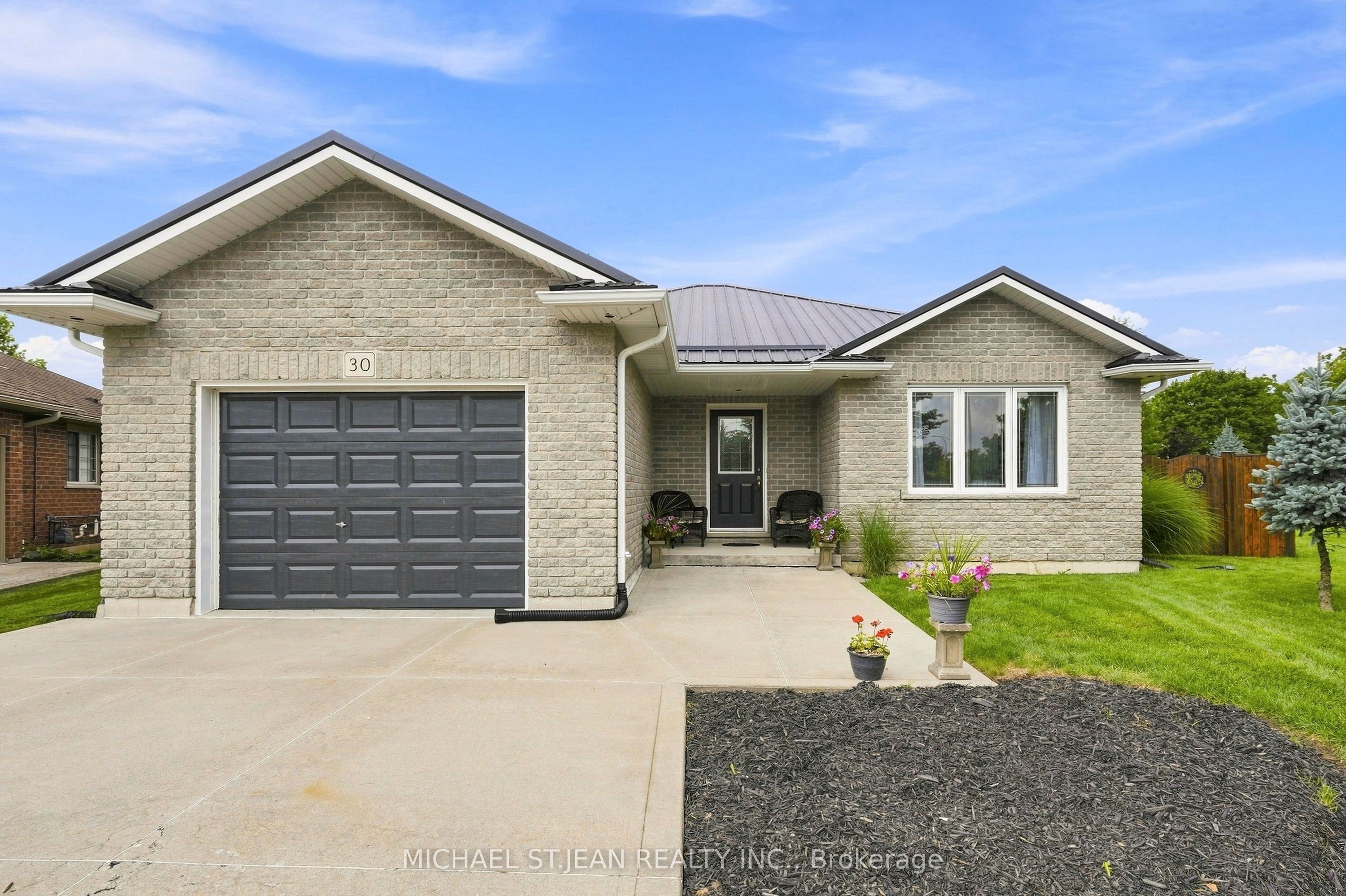 30 Leslie Street, Haldimand, ON N0A 1J0 photo 2