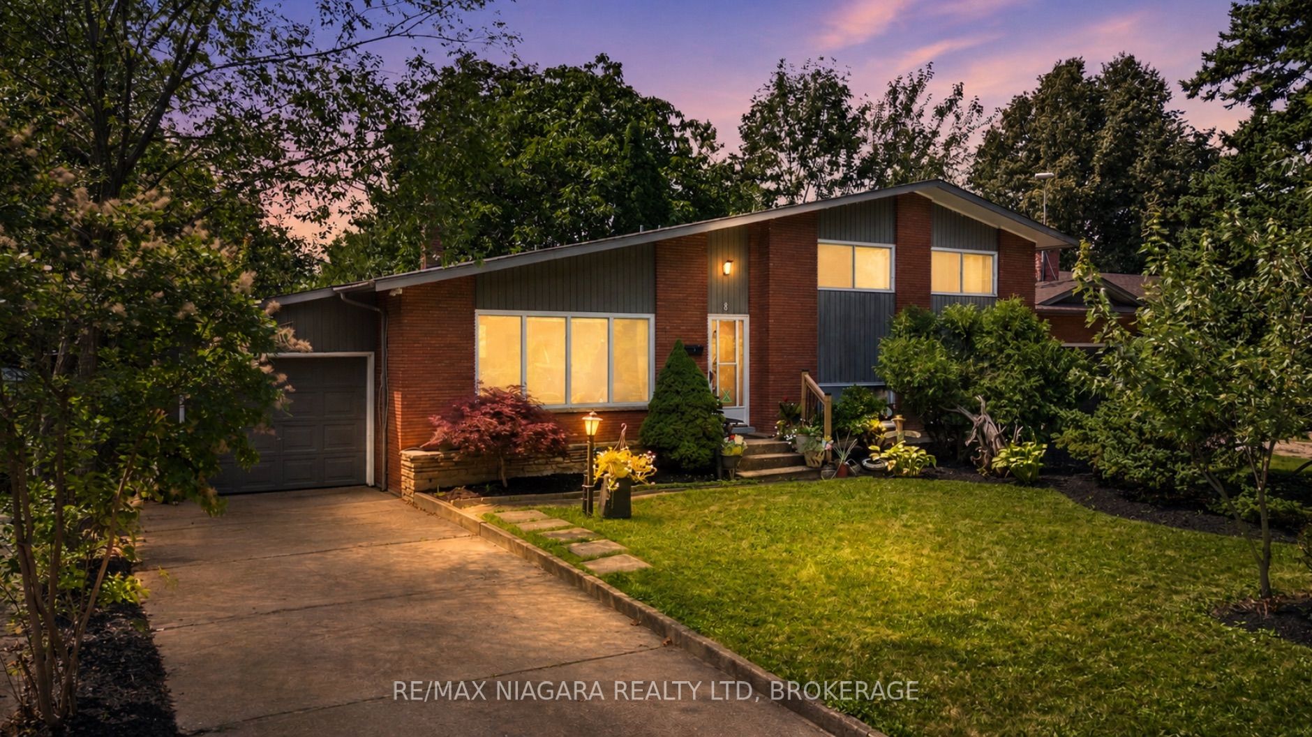 8 Cullen Drive, St. Catharines, ON L2T 3H1