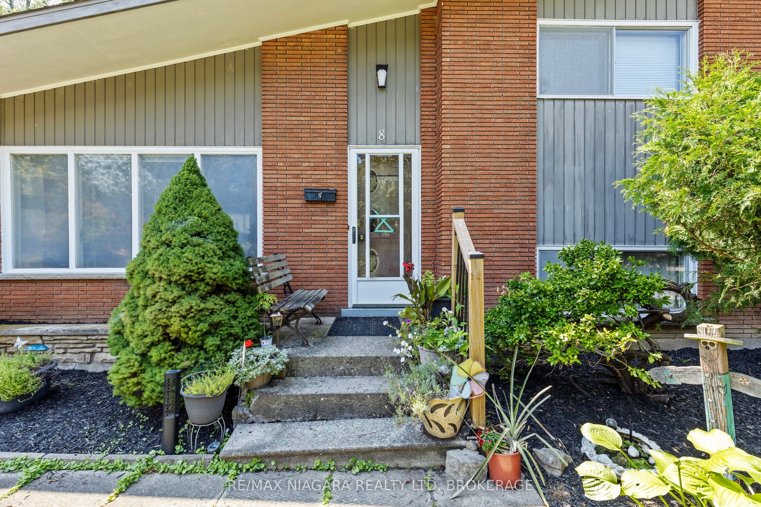 8 Cullen Drive, St. Catharines, ON L2T 3H1 photo 4