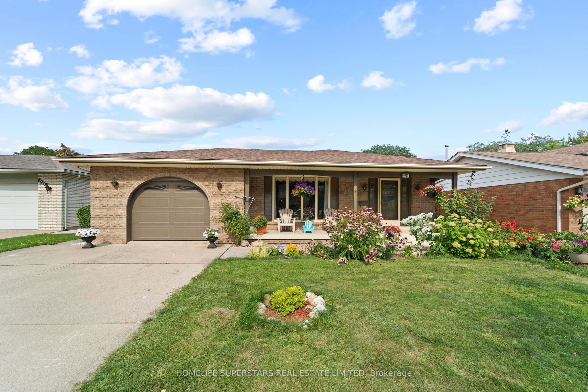 9925 Holly Crescent, Windsor, ON N8R 1Y6