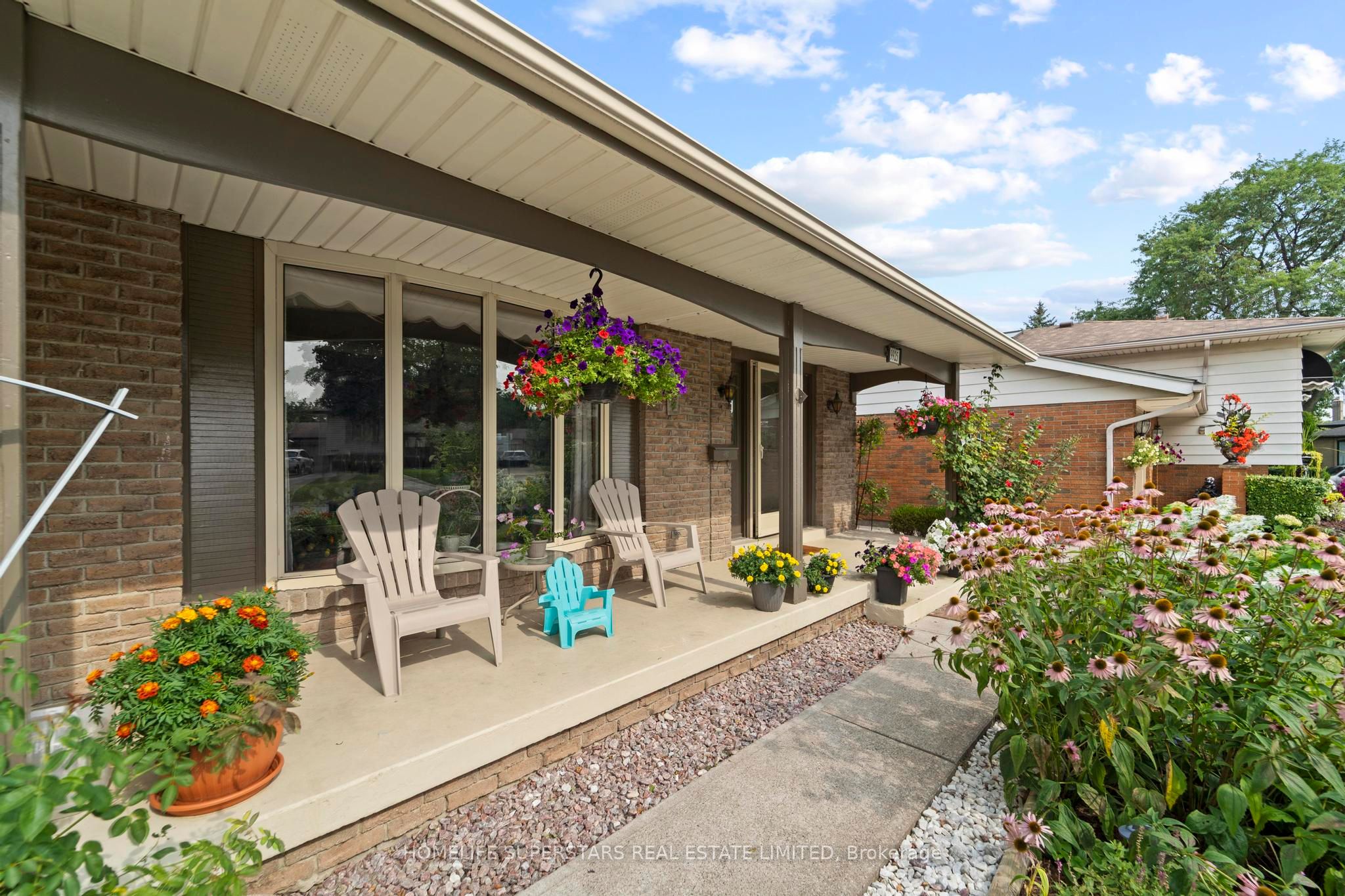 9925 Holly Crescent, Windsor, ON N8R 1Y6 photo 3