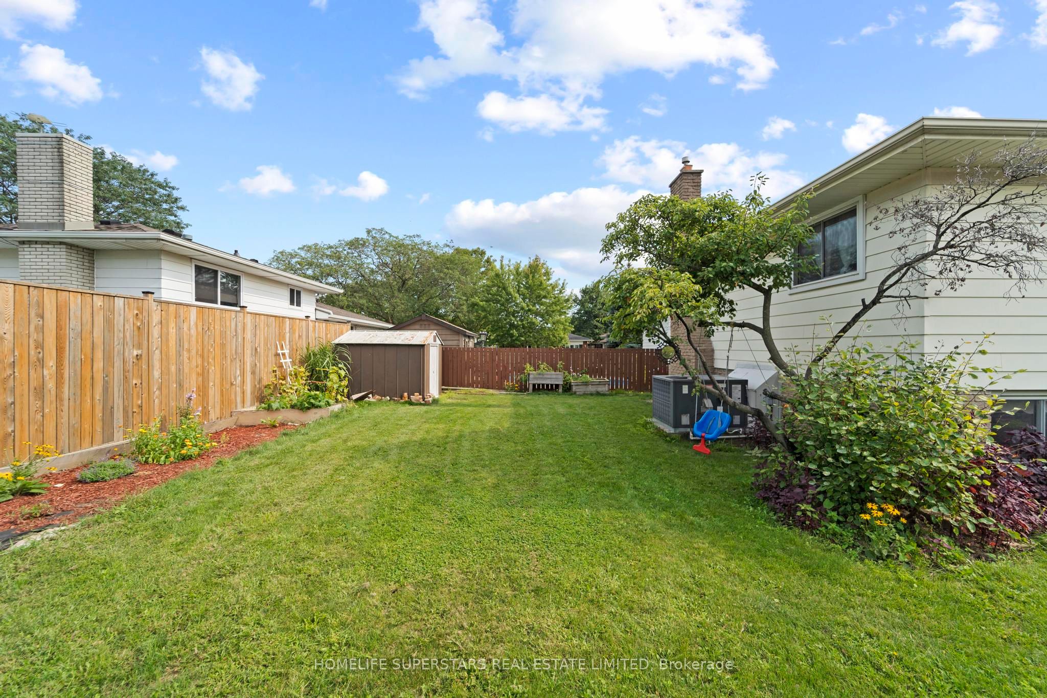 9925 Holly Crescent, Windsor, ON N8R 1Y6 photo 5