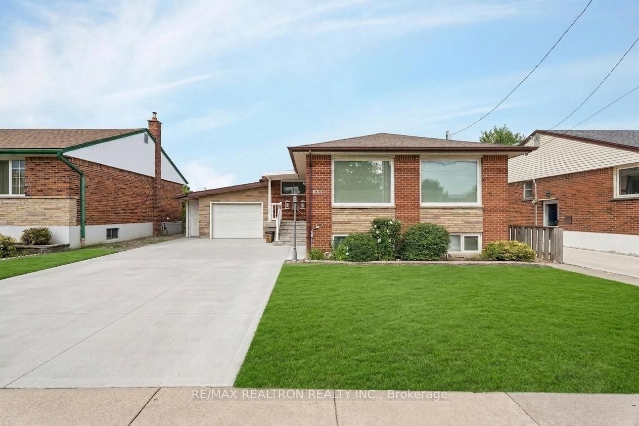 831 Mohawk Road E, Hamilton, ON L8T 2R4 photo 2