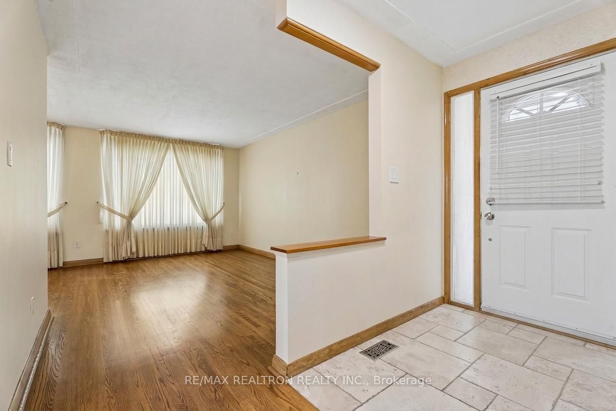 831 Mohawk Road E, Hamilton, ON L8T 2R4 photo 4