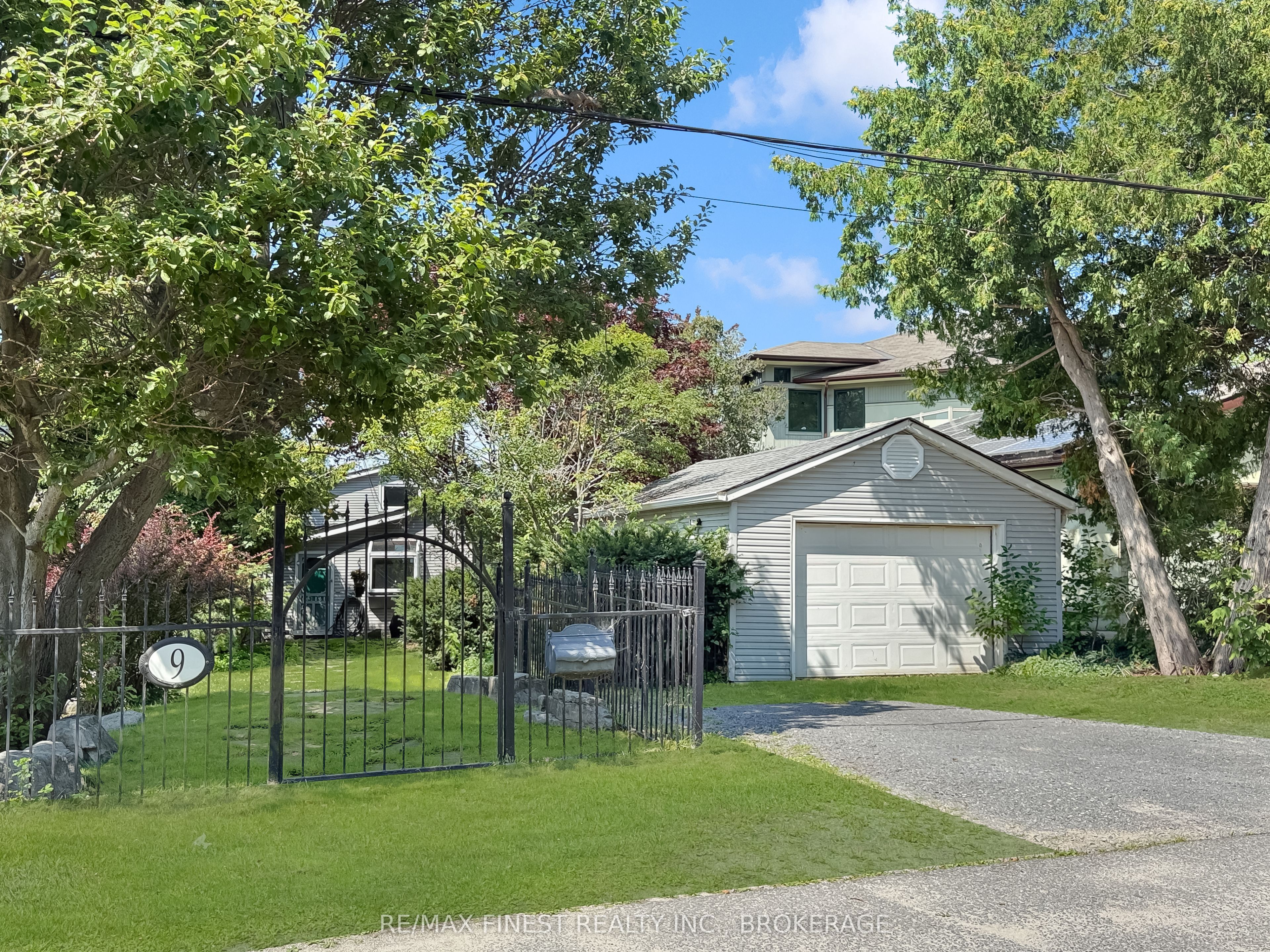 9 Point Crescent, Kingston, ON K7M 3P2 photo 3
