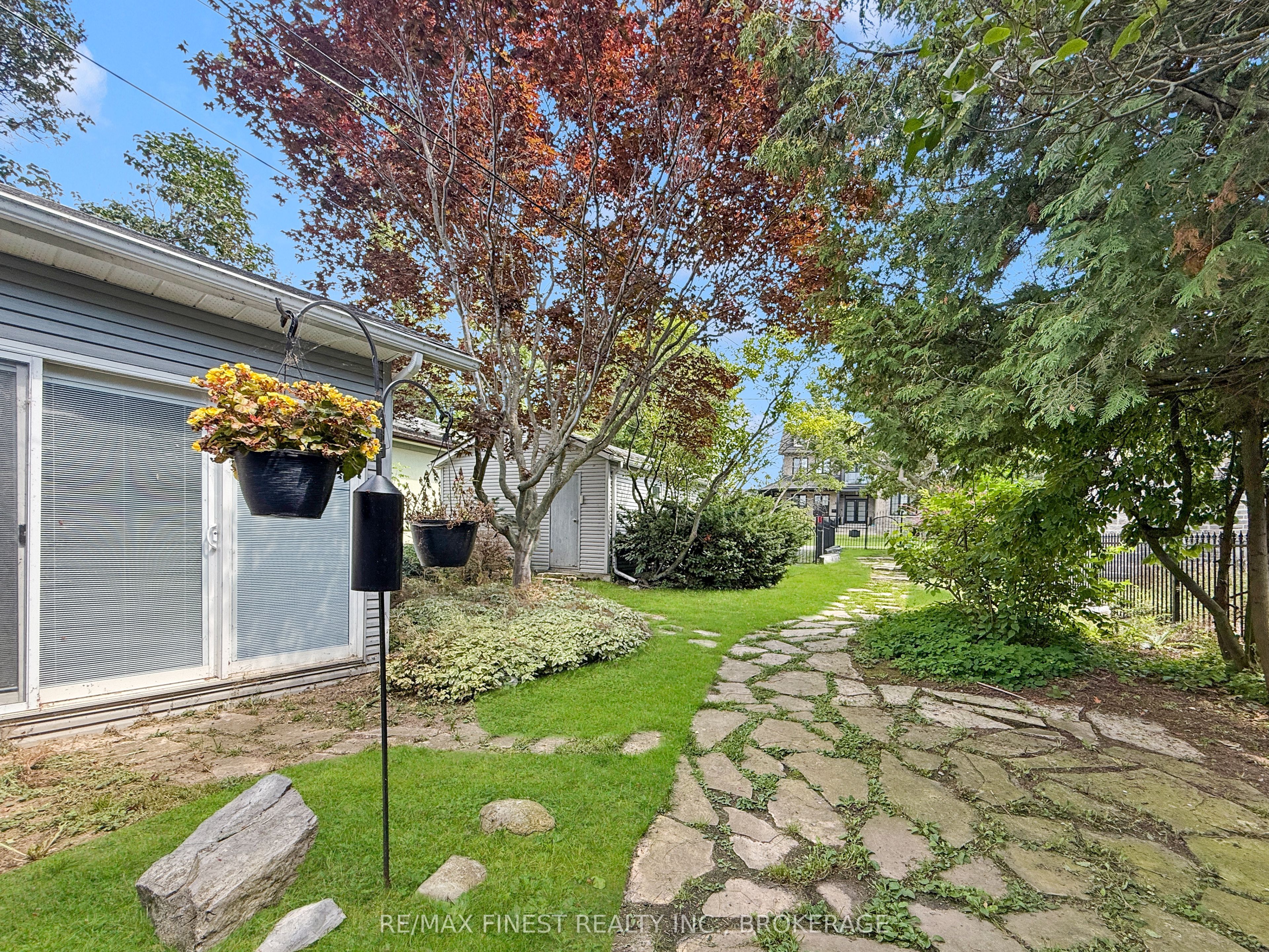 9 Point Crescent, Kingston, ON K7M 3P2 photo 4