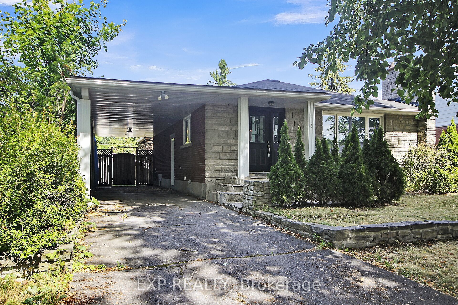 2247 Miramichi Street, Parkway Park - Queensway Terrace S and Area, ON K2C 0Z1 photo 2