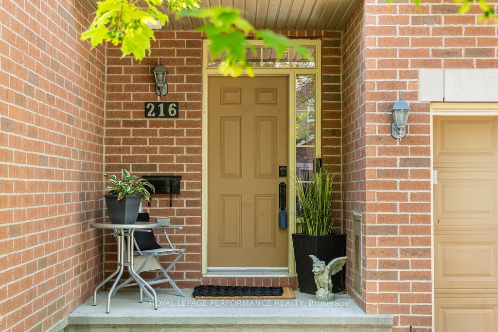216 Badgeley Avenue, Kanata, ON K2T 0A4 photo 2