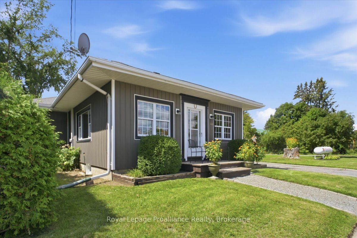 14 Victoria Street N, Tweed, ON K0K 3J0 photo 2
