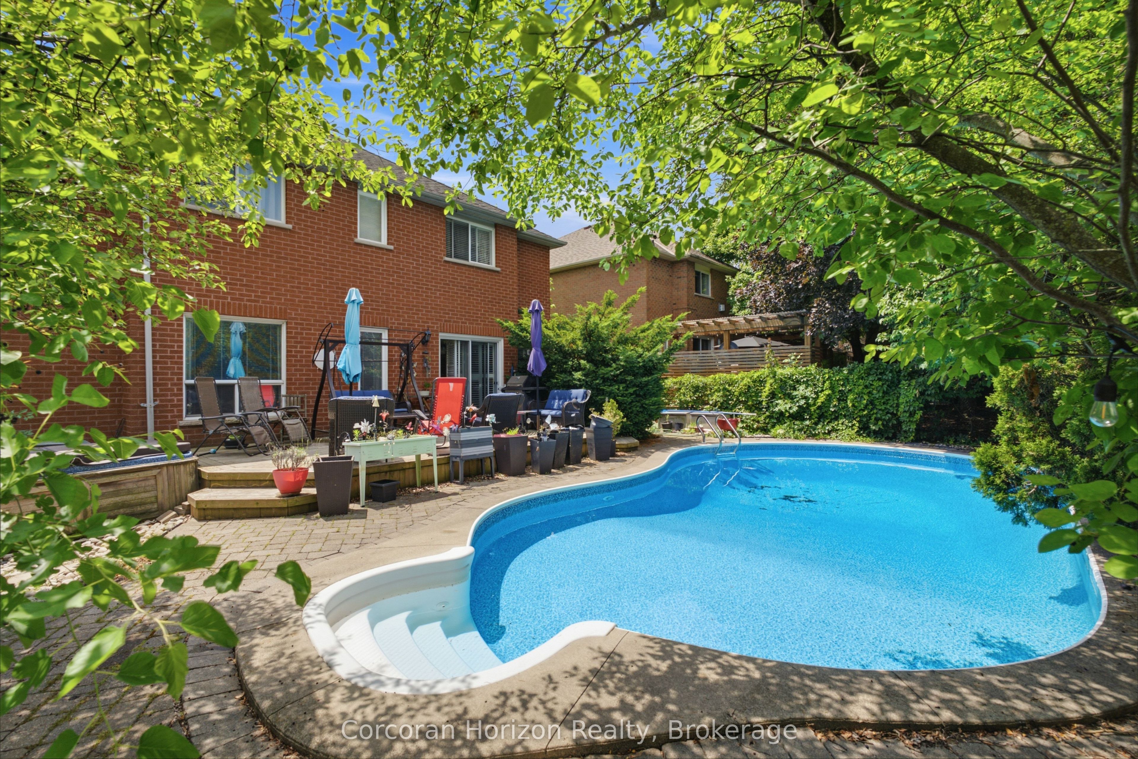 131 Huntingwood Avenue, Hamilton, ON L9H 6X5 photo 2