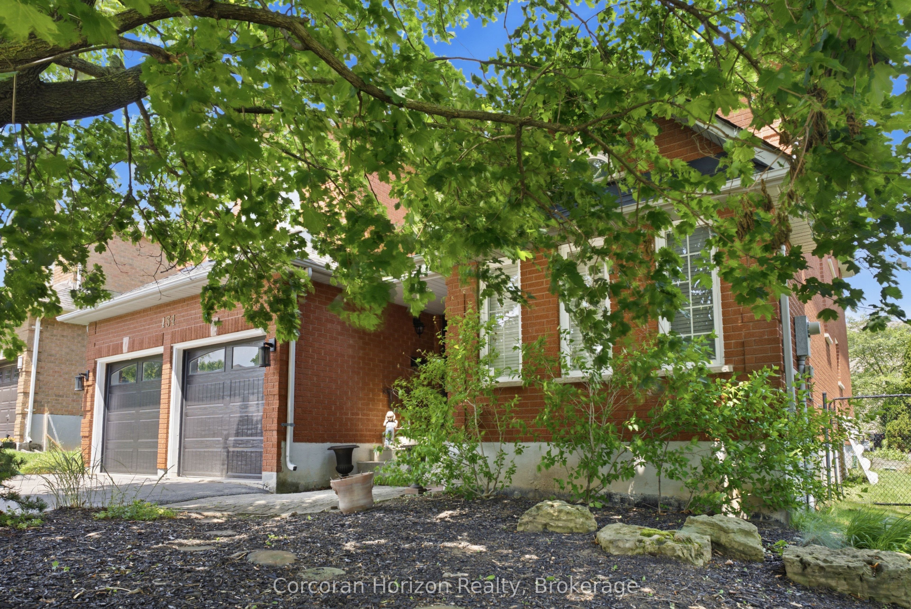 131 Huntingwood Avenue, Hamilton, ON L9H 6X5 photo 4