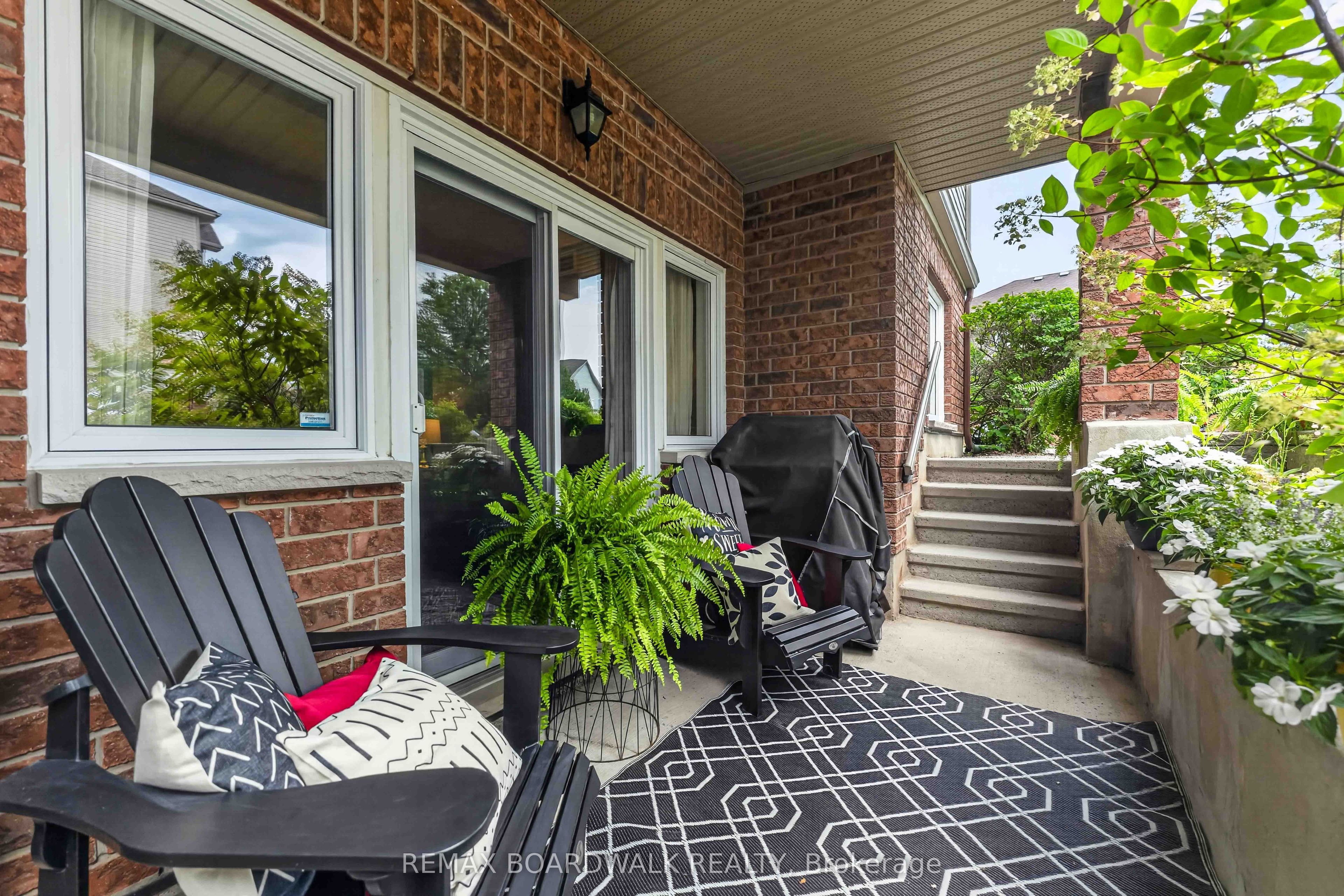 241 Crestway Drive C, Barrhaven, ON K2G 0A9 photo 2