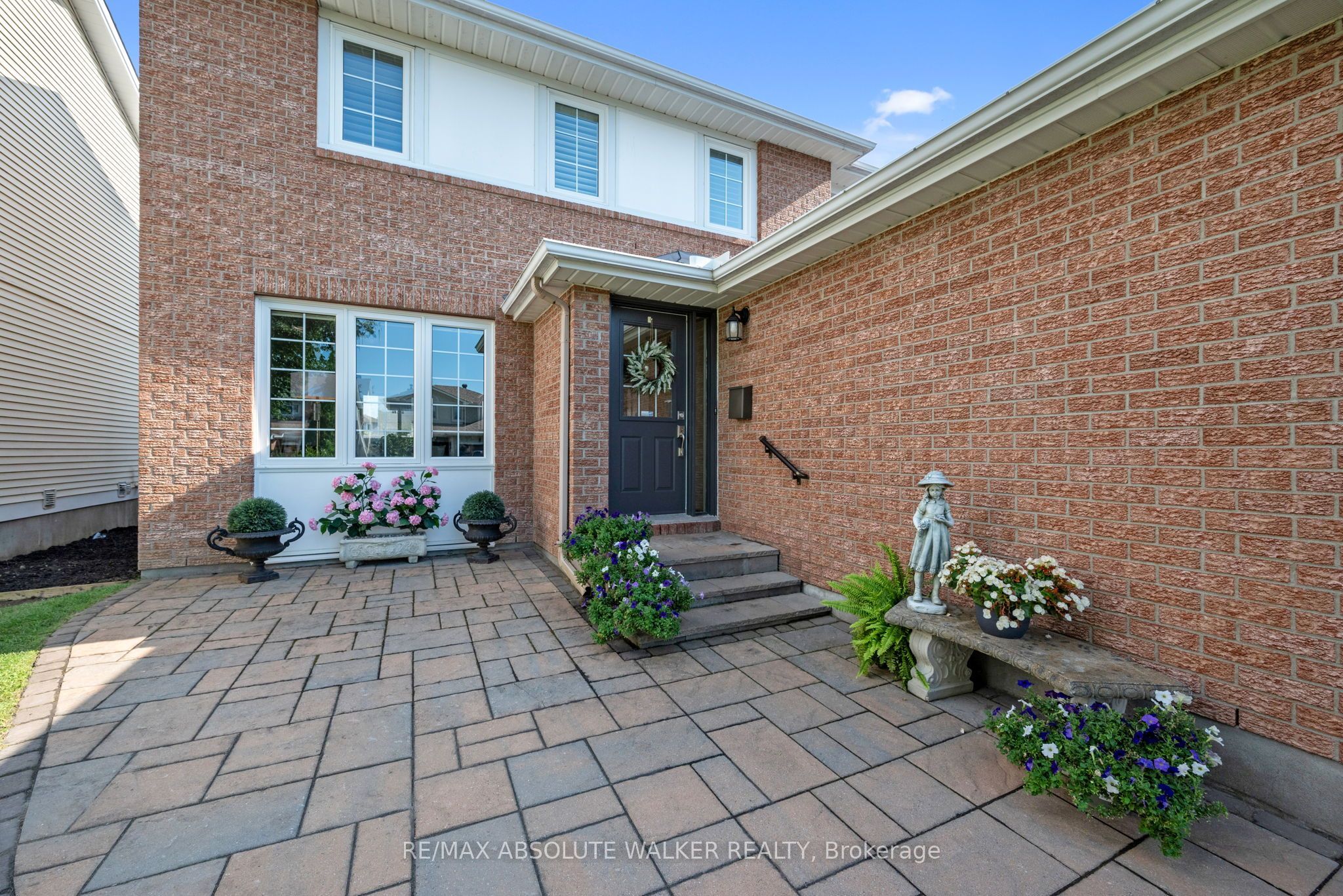 6161 Lariviere Crescent, Orleans - Convent Glen and Area, ON K1W 1C7 photo 4