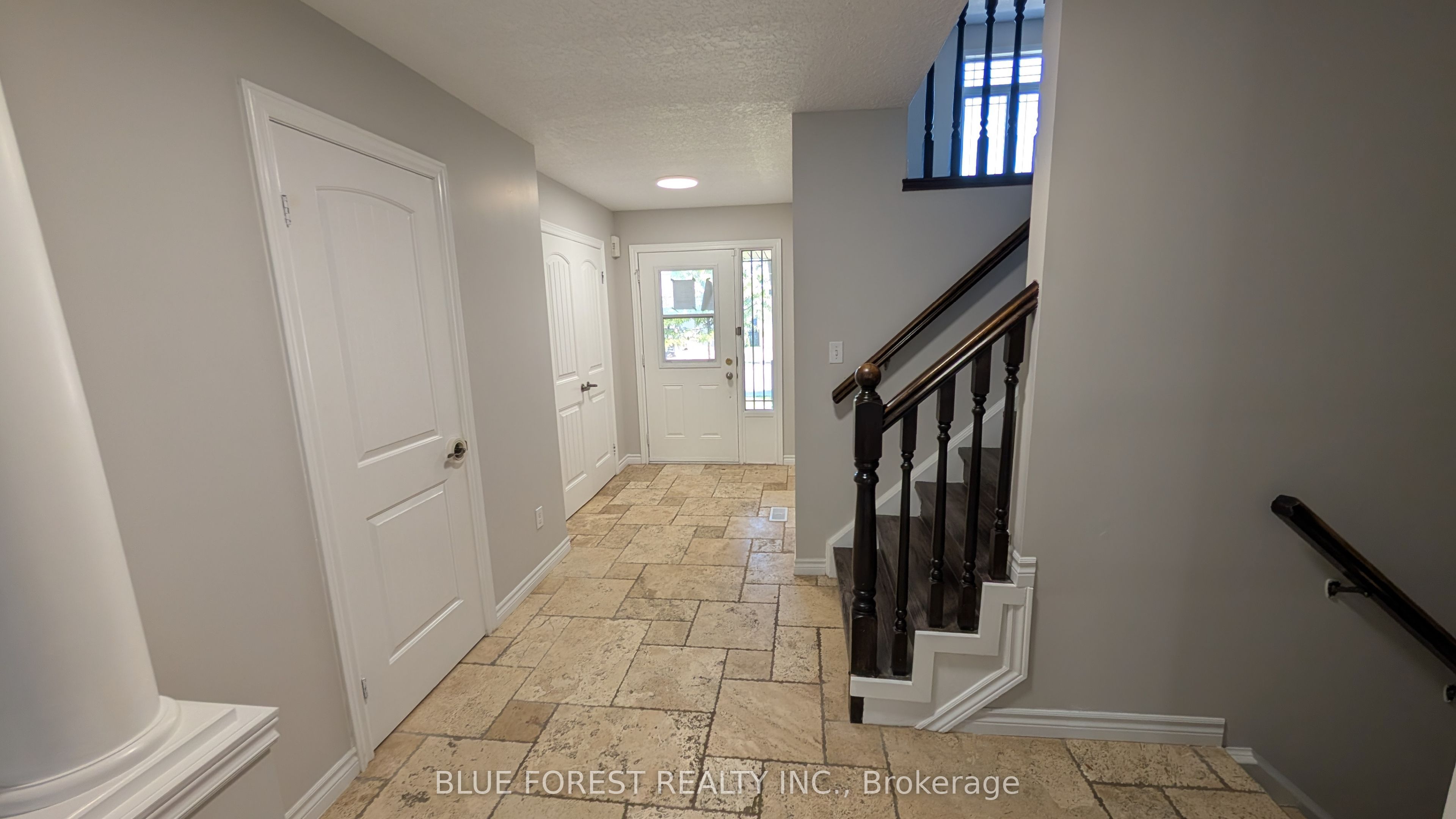 904 Frontenac Crescent, Woodstock, ON N4V 0A8 photo 2