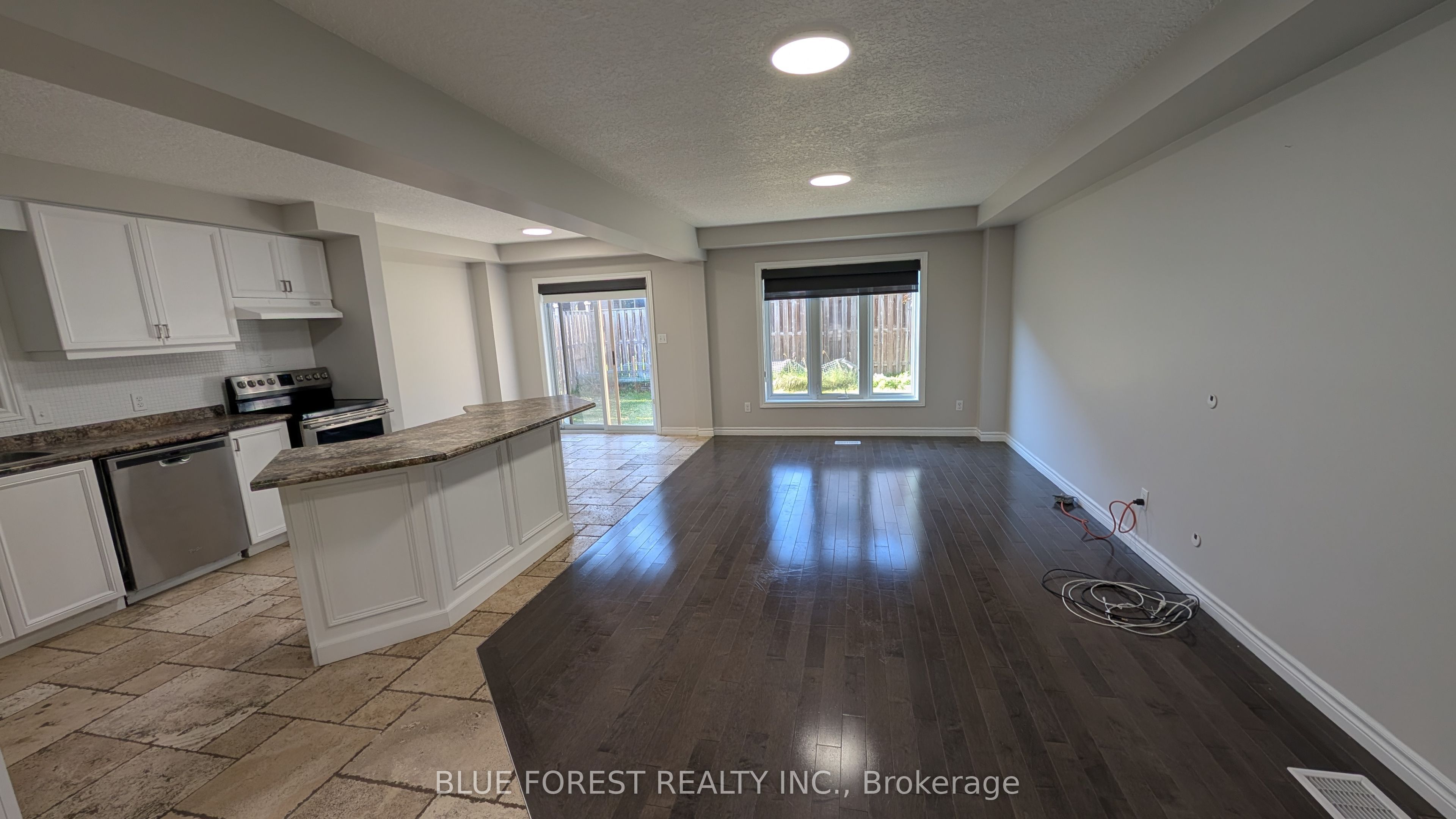904 Frontenac Crescent, Woodstock, ON N4V 0A8 photo 3