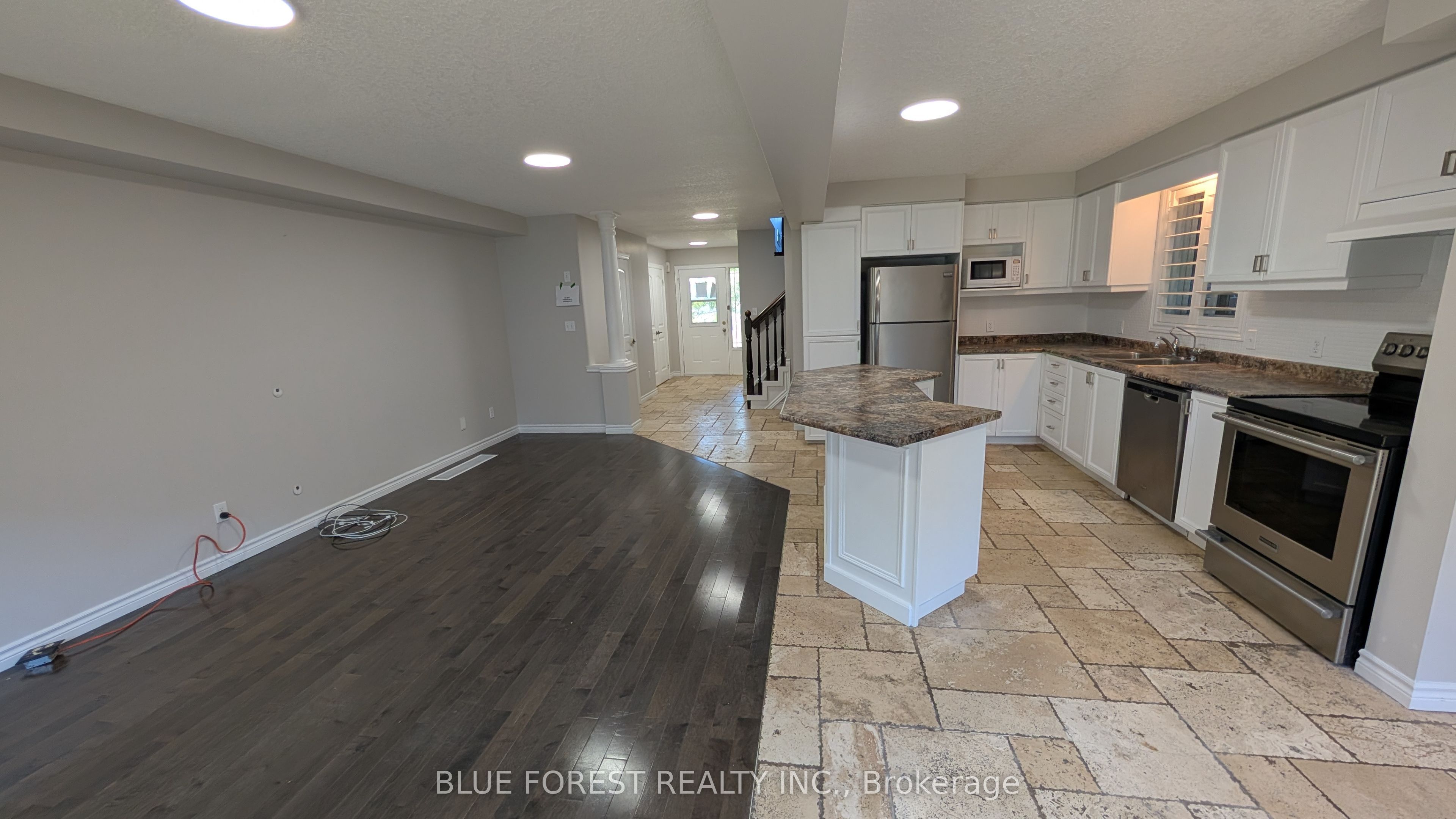 904 Frontenac Crescent, Woodstock, ON N4V 0A8 photo 5