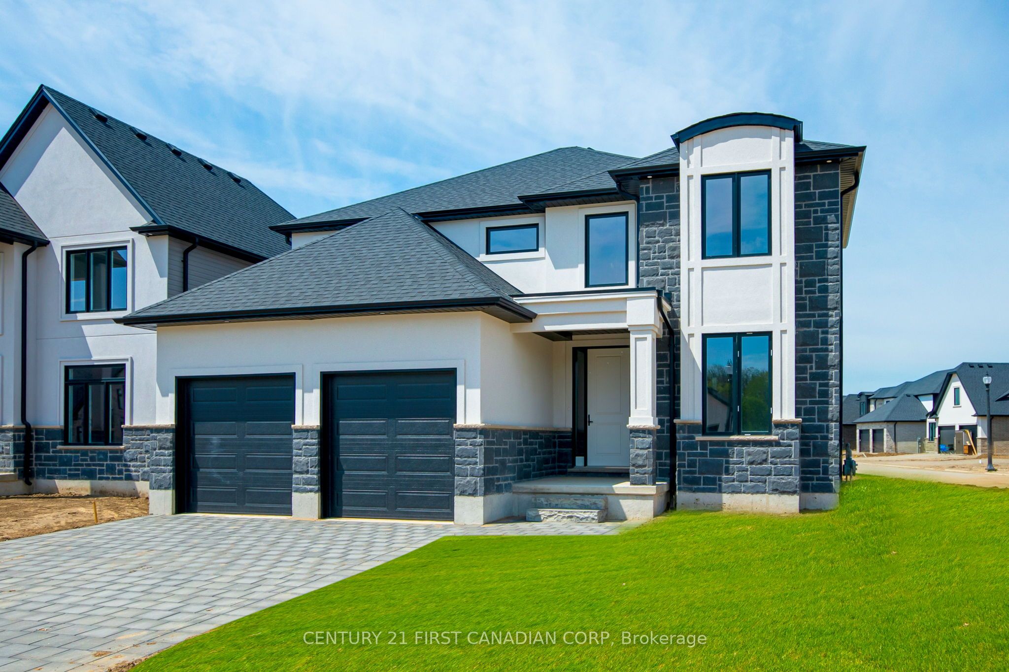 100 ASPEN Circle, Thames Centre, ON N0M 2P0 photo 2
