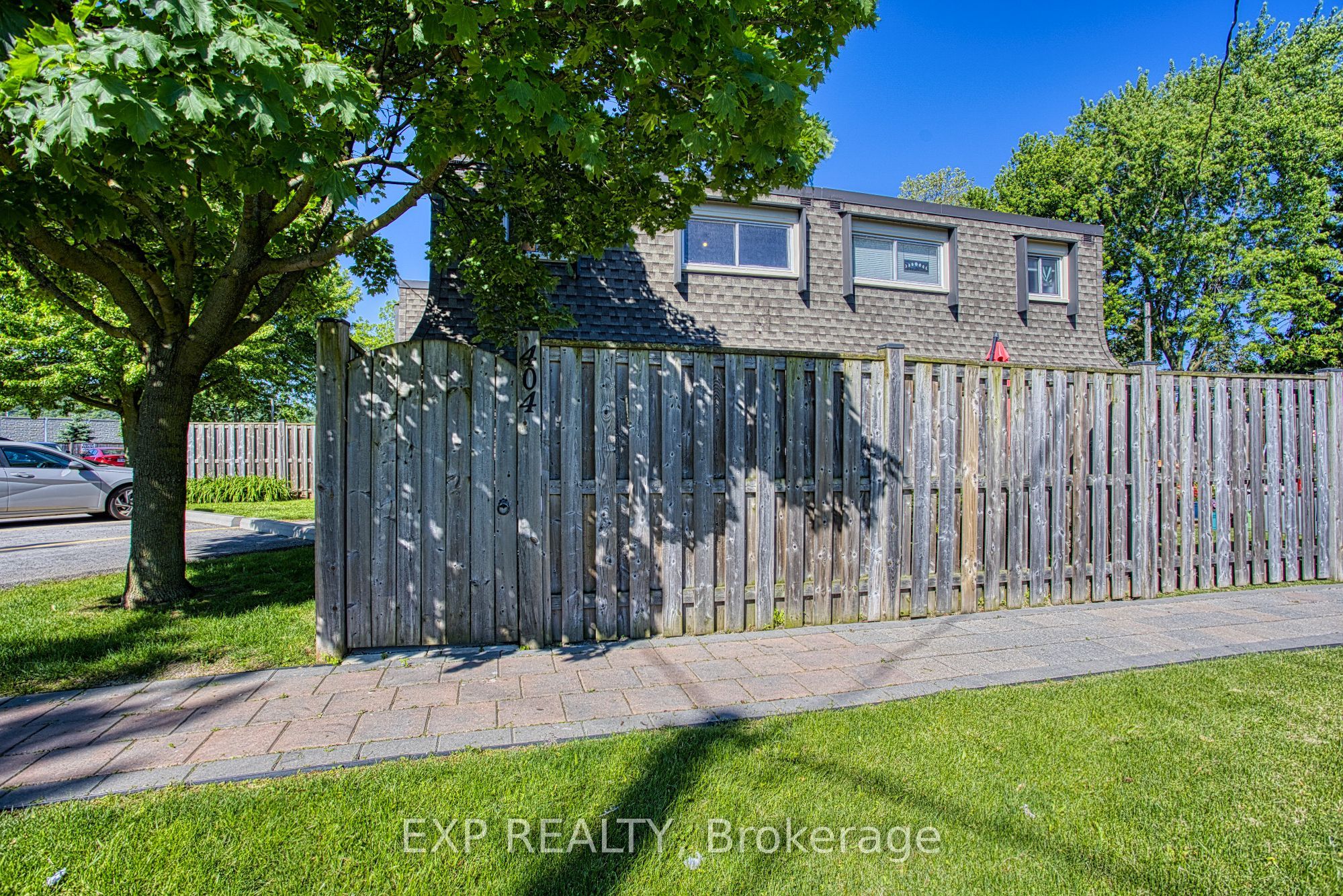 7 Viking Court 404, Grimsby, ON L3M 3T8 photo 2