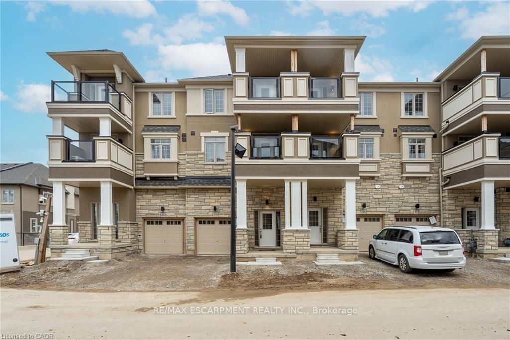 305 Garner Road 39, Hamilton, ON L9G 5E6
