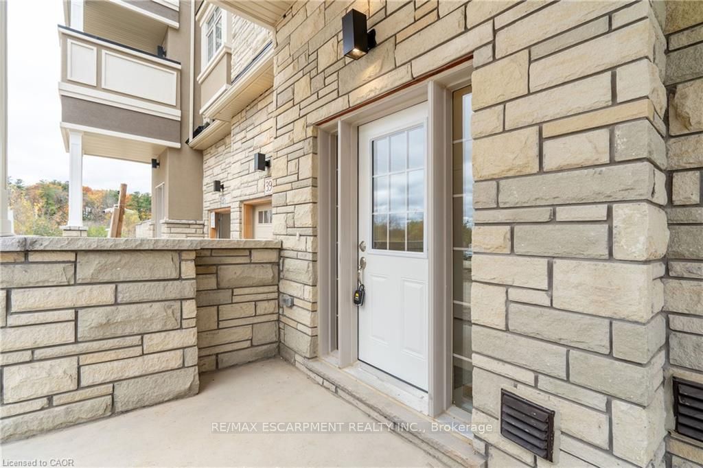 305 Garner Road 39, Hamilton, ON L9G 5E6 photo 2