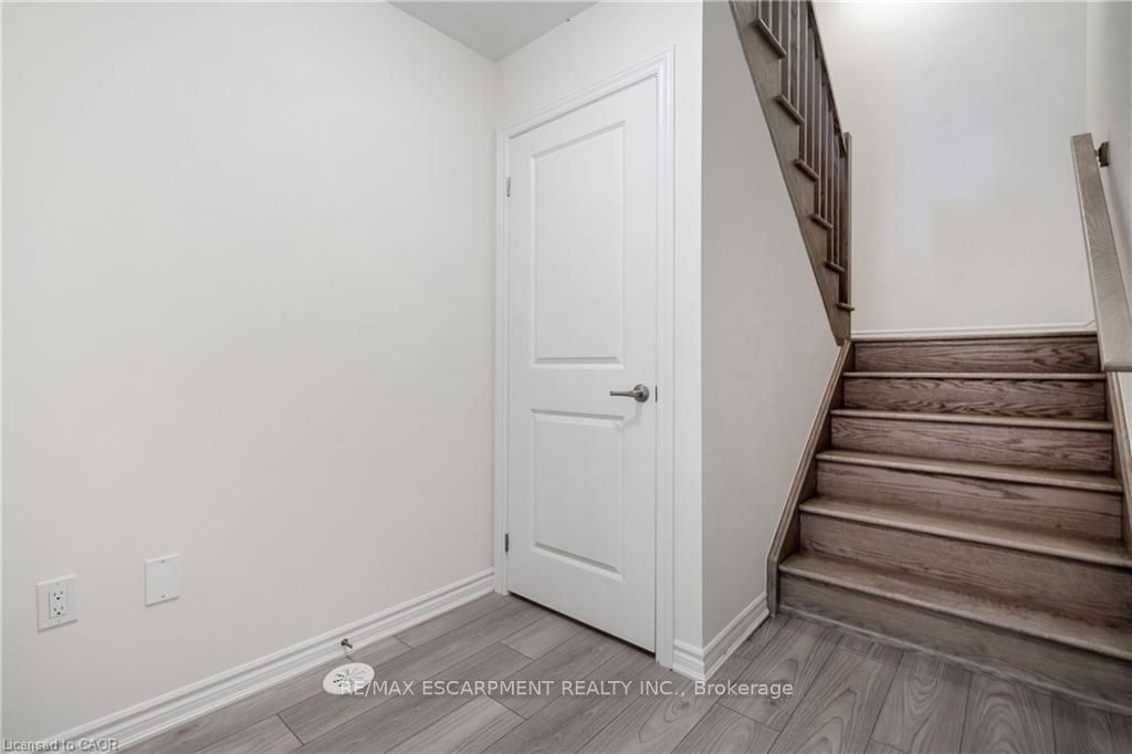 305 Garner Road 39, Hamilton, ON L9G 5E6 photo 5