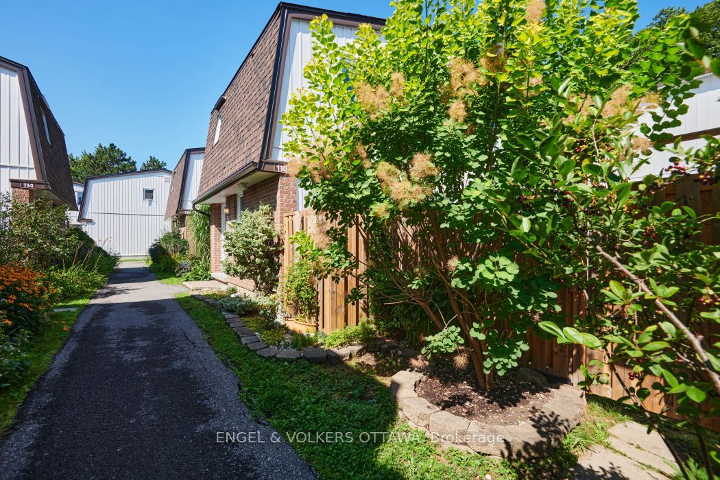 837 Eastvale Drive 110, Beacon Hill North - South and Area, ON K1J 7T5 photo 4