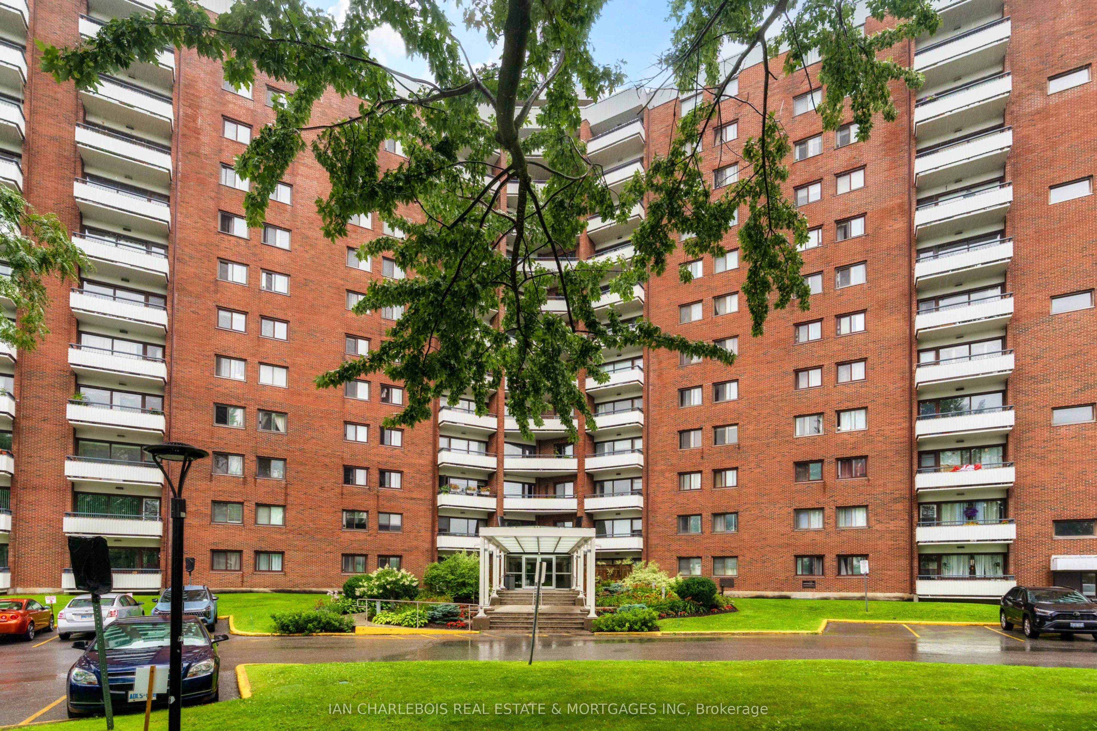 20 Chesterton Drive 908, Cityview - Parkwoods Hills - Rideau Shore, ON K2E 6Z7 photo 3