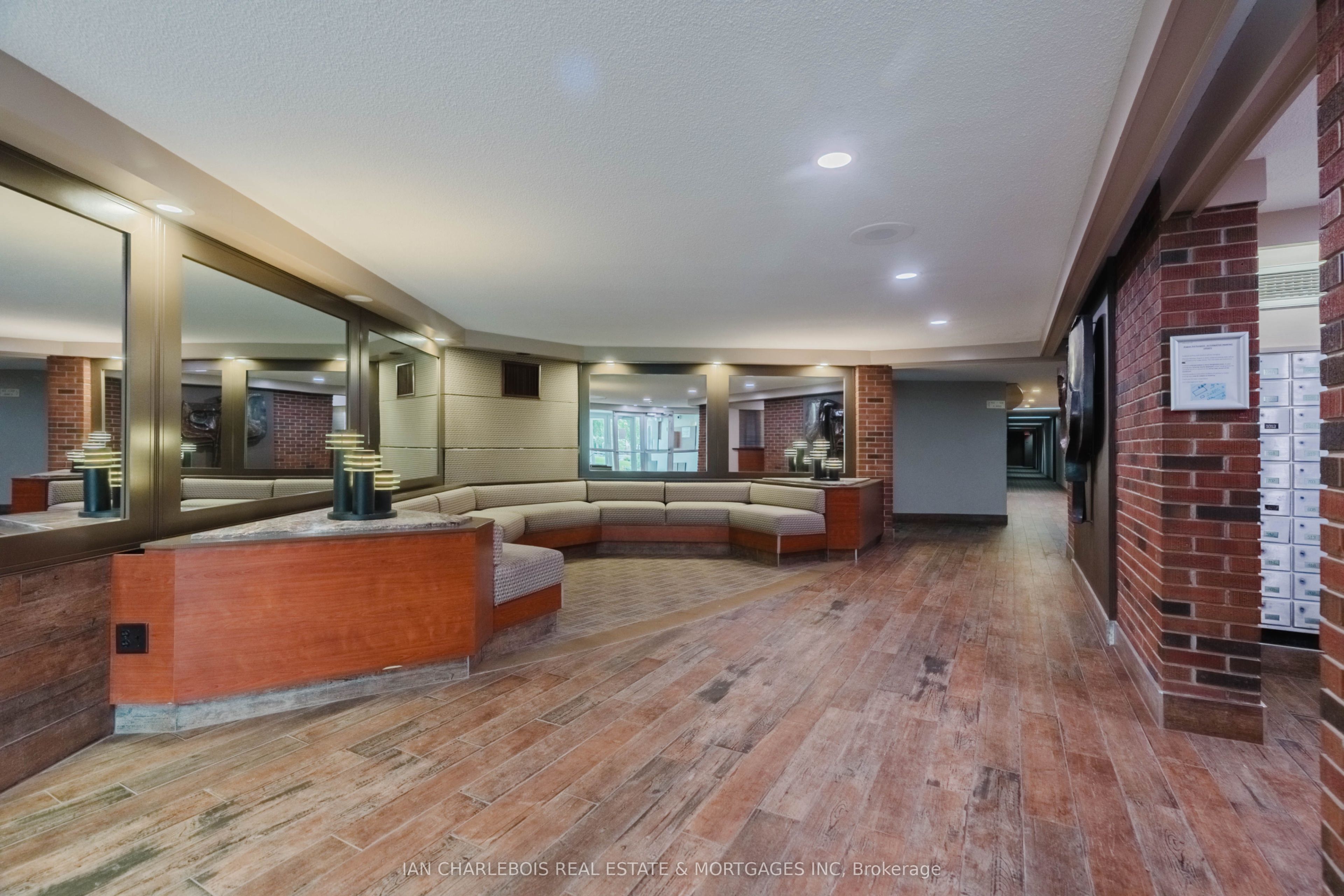 20 Chesterton Drive 908, Cityview - Parkwoods Hills - Rideau Shore, ON K2E 6Z7 photo 4