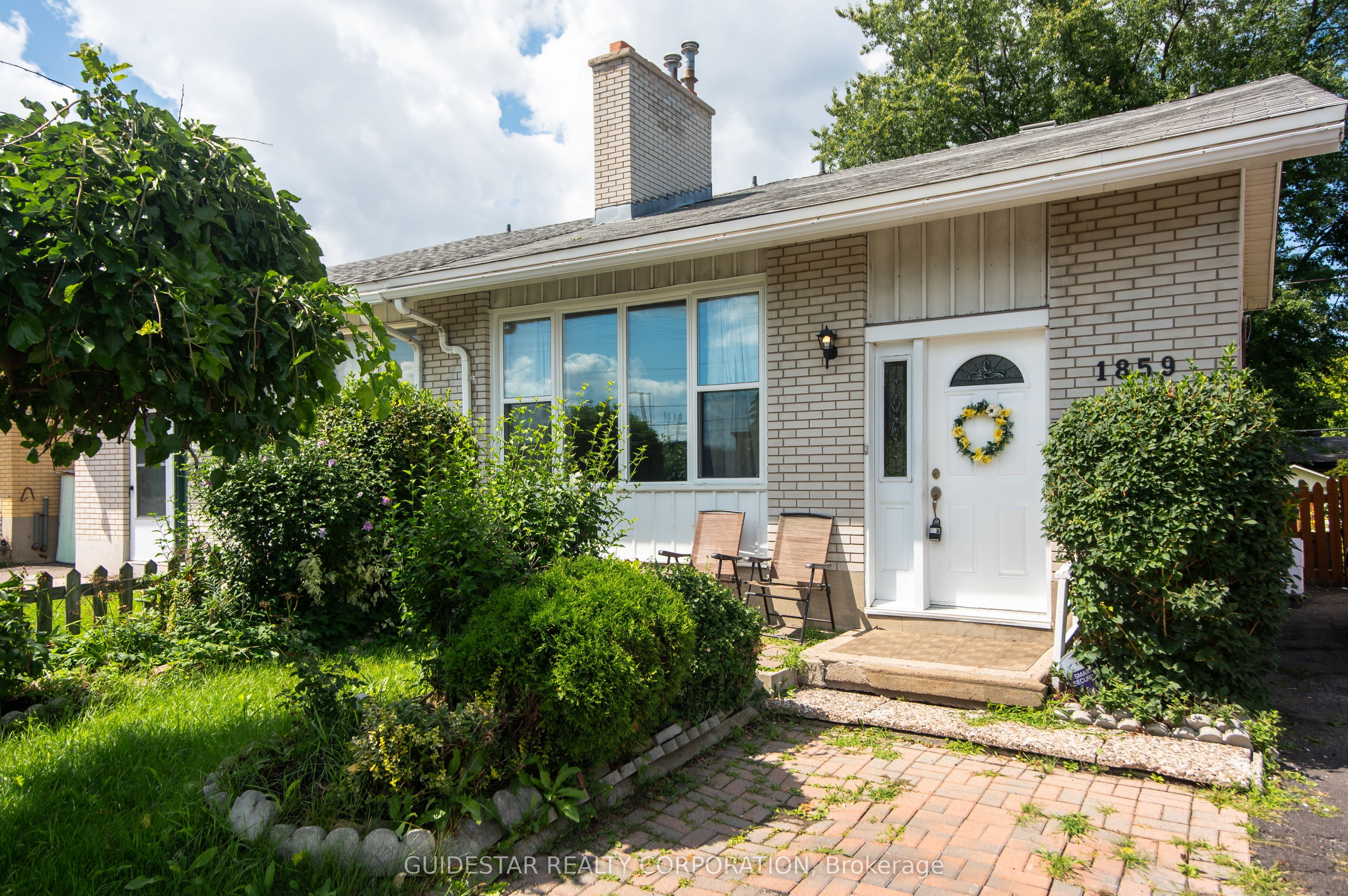 1859 Walkley Road, Alta Vista and Area, ON K1H 6X9