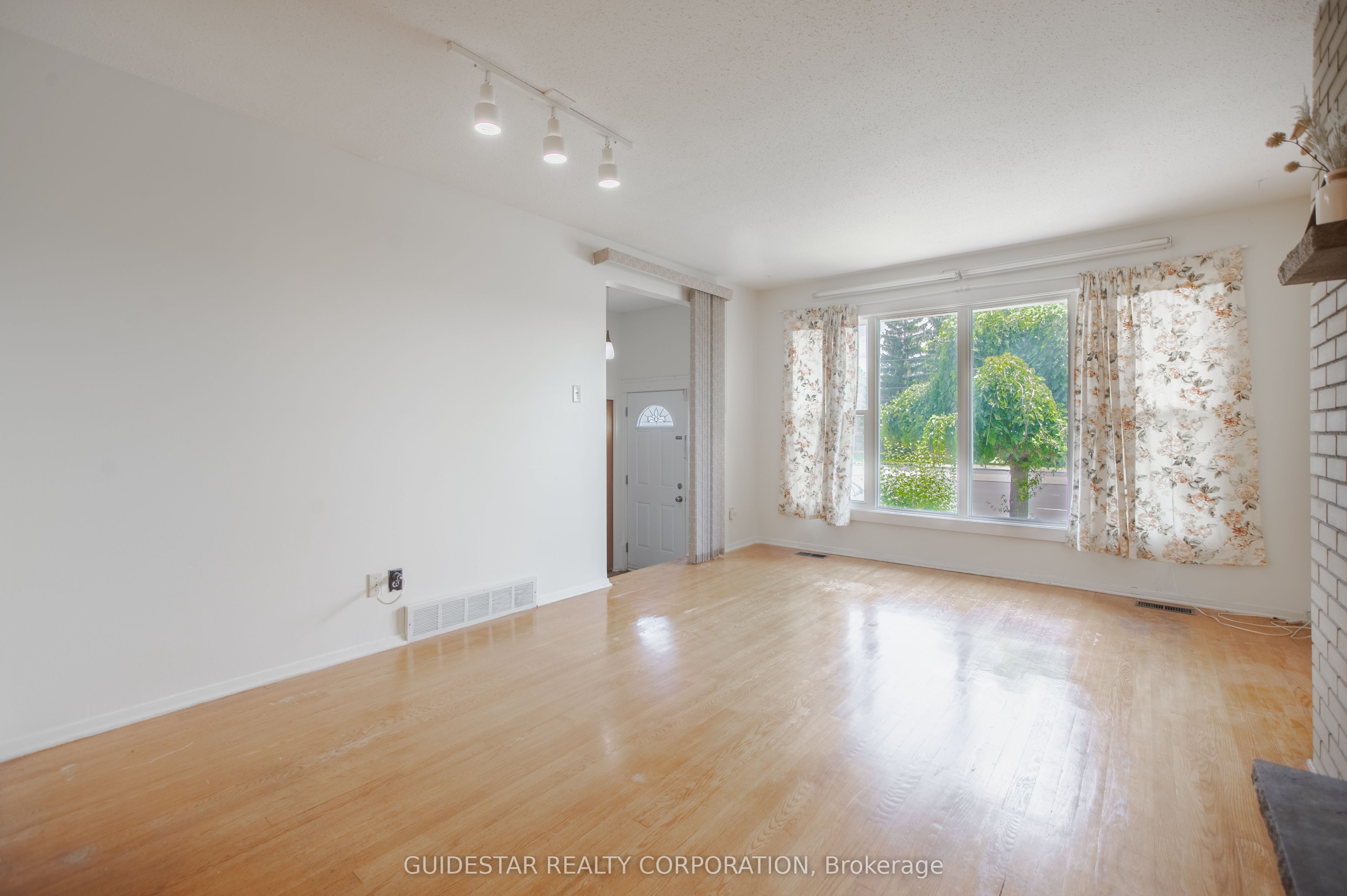 1859 Walkley Road, Alta Vista and Area, ON K1H 6X9 photo 5