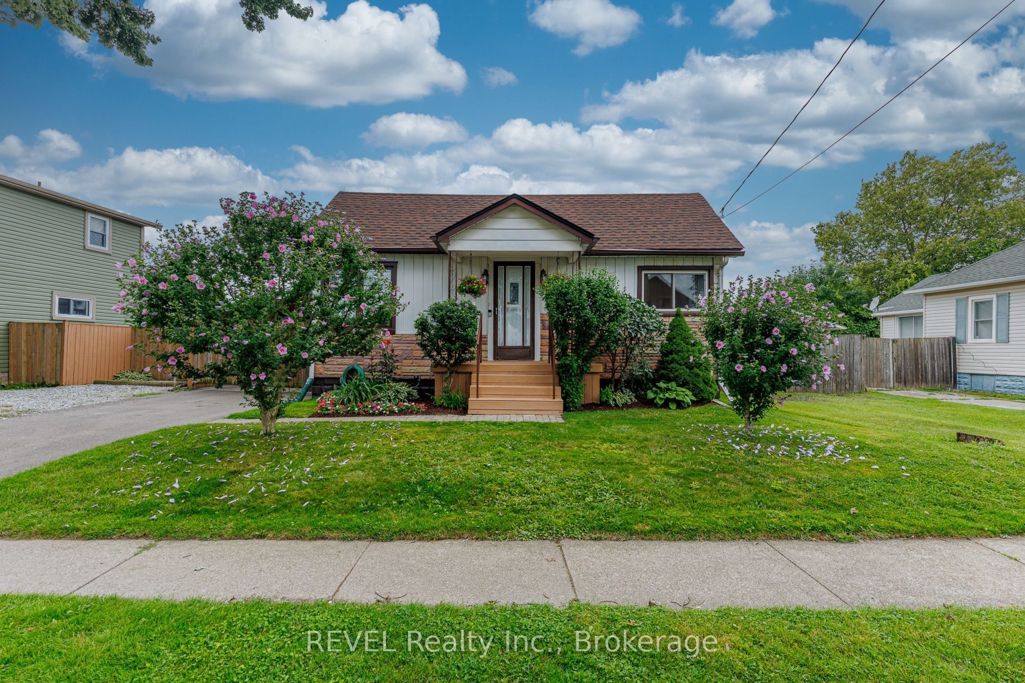 66 Semley Avenue, Welland, ON L3C 1X4