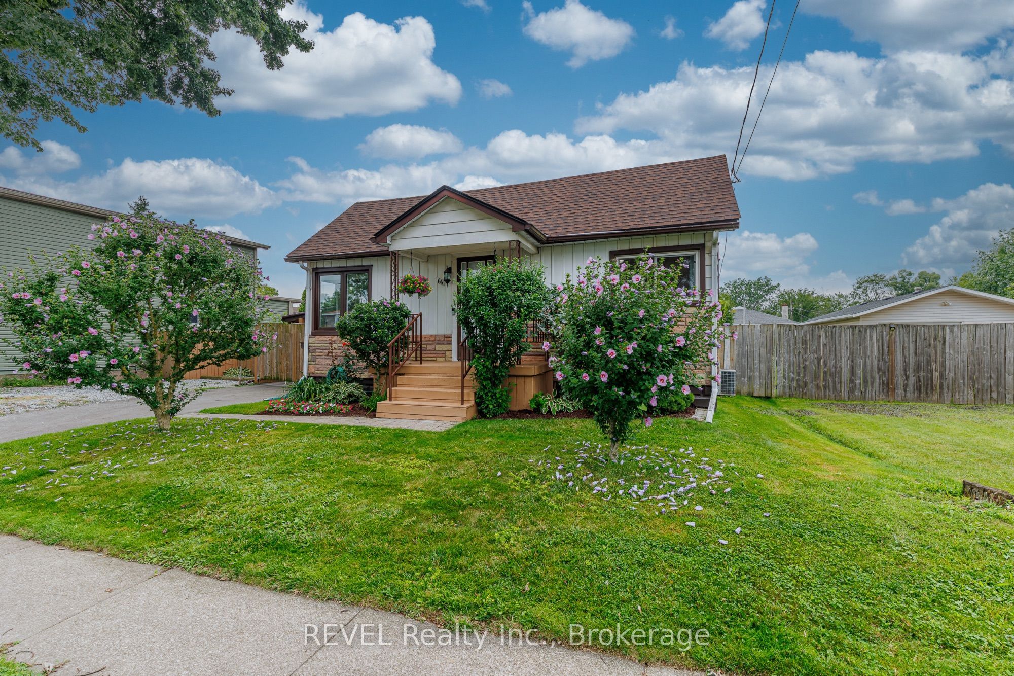 66 Semley Avenue, Welland, ON L3C 1X4 photo 2