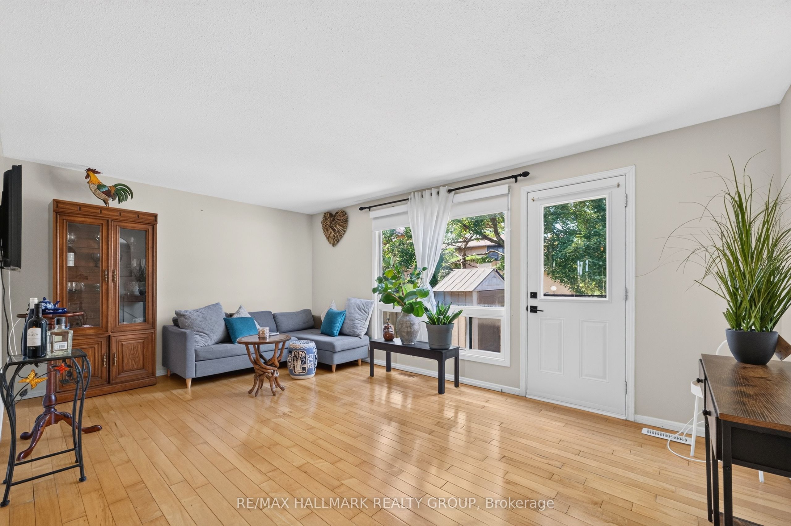 7009 Bilberry Drive, Orleans - Convent Glen and Area, ON K1C 2C2 photo 3