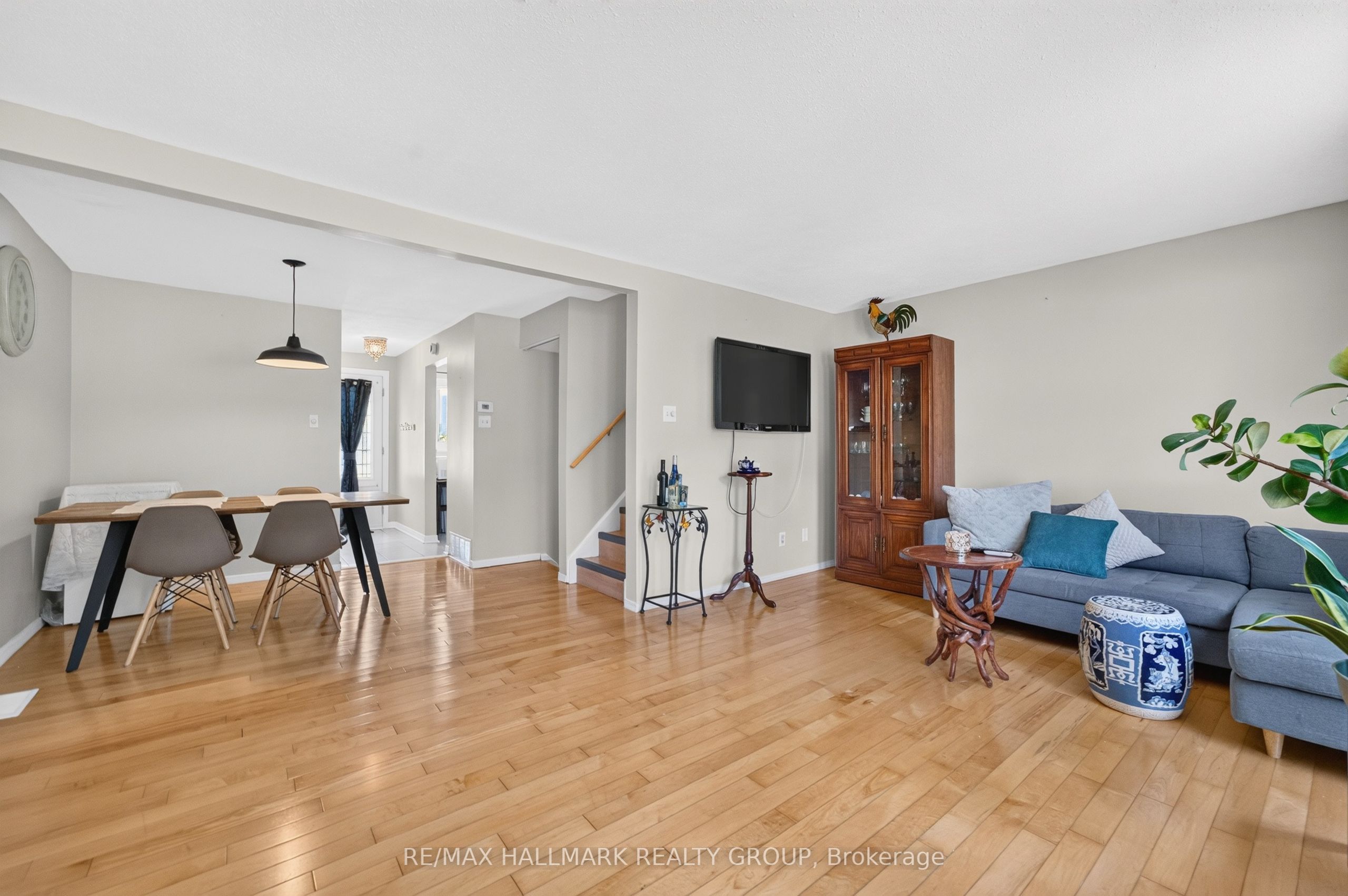 7009 Bilberry Drive, Orleans - Convent Glen and Area, ON K1C 2C2 photo 4
