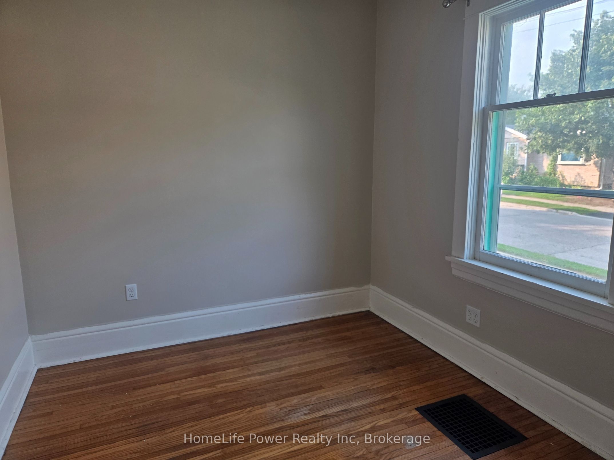 25 Menzie Avenue, Guelph, ON N1E 5X8 photo 3