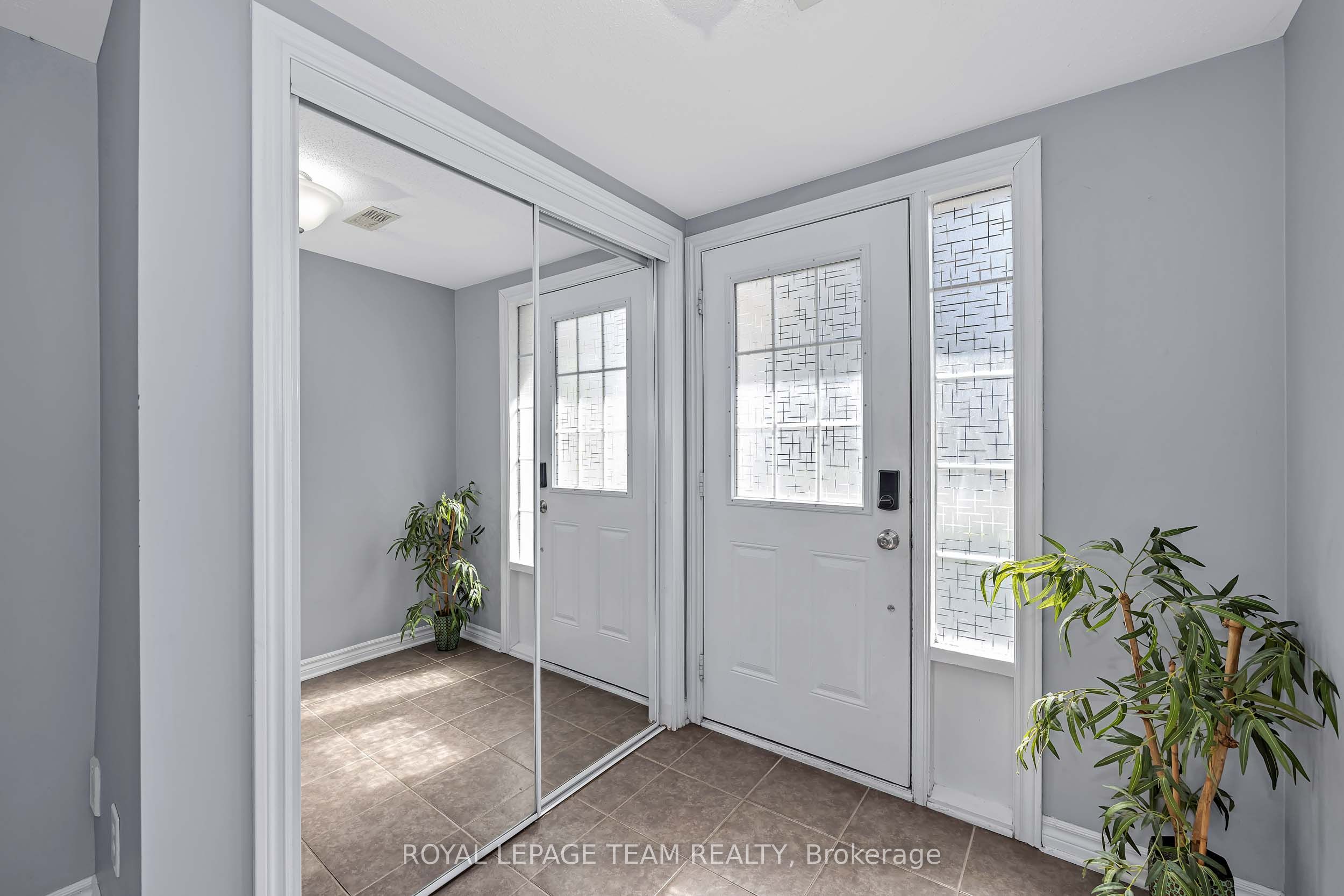 2555 Waterlilly Way, Barrhaven, ON K2J 0K6 photo 3