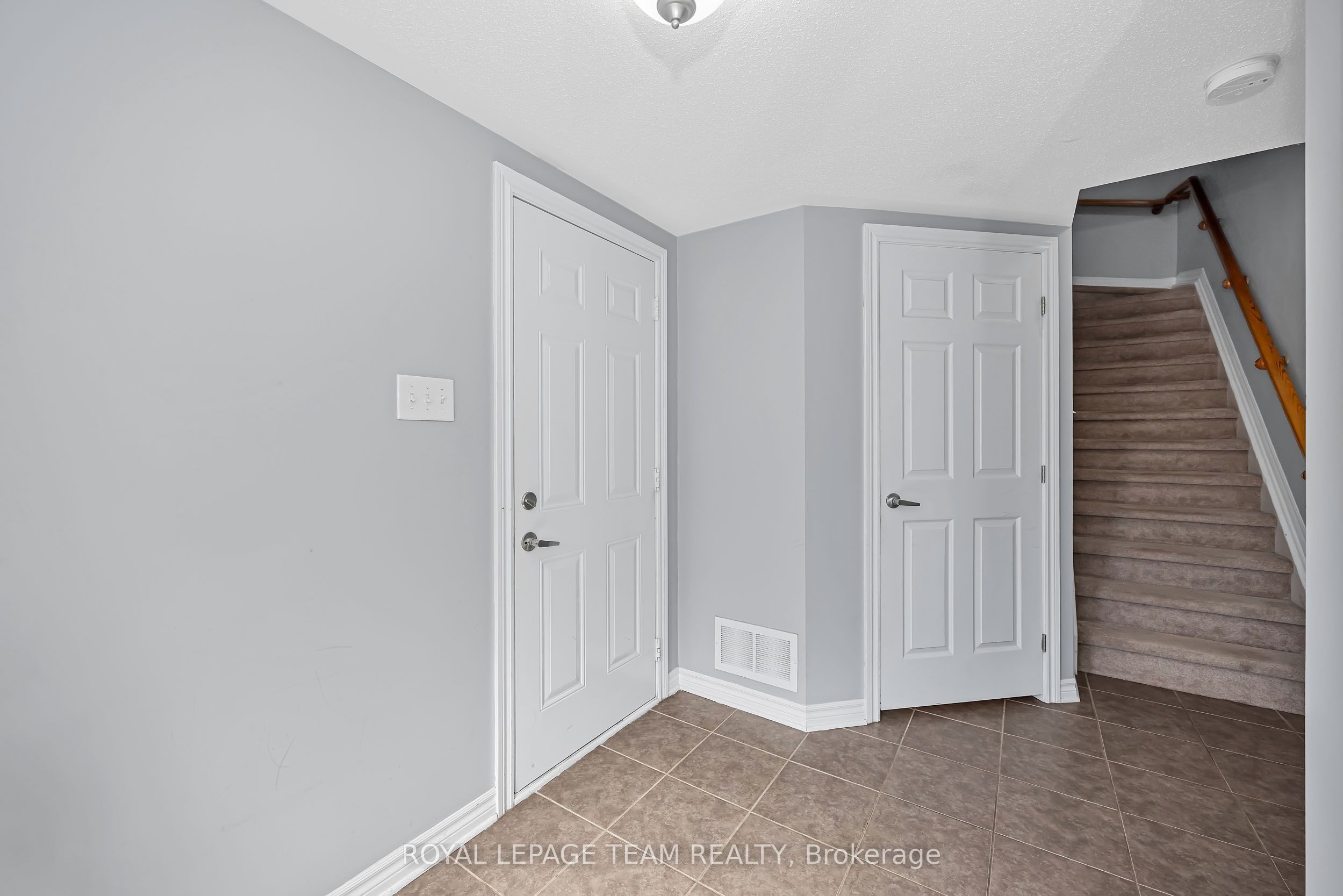 2555 Waterlilly Way, Barrhaven, ON K2J 0K6 photo 4