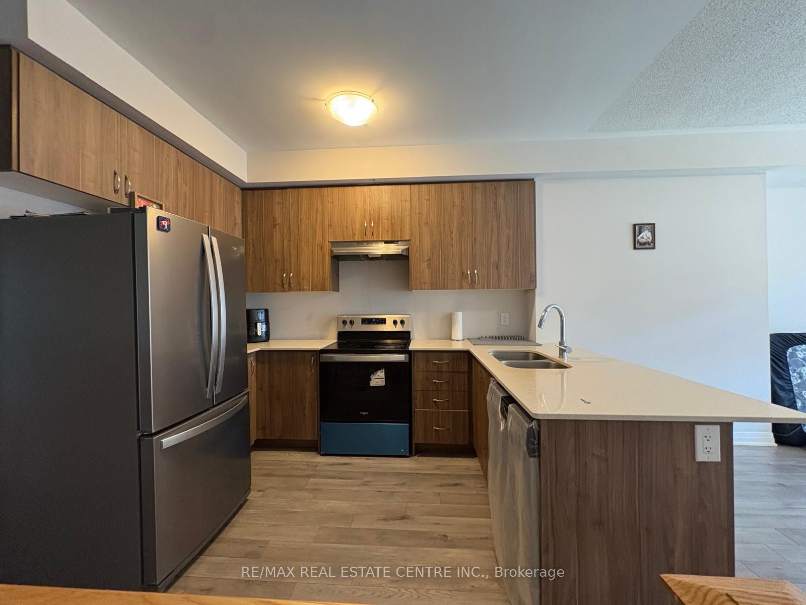 585 Colborne Street E 304, Brantford, ON N3S 3M7 photo 3