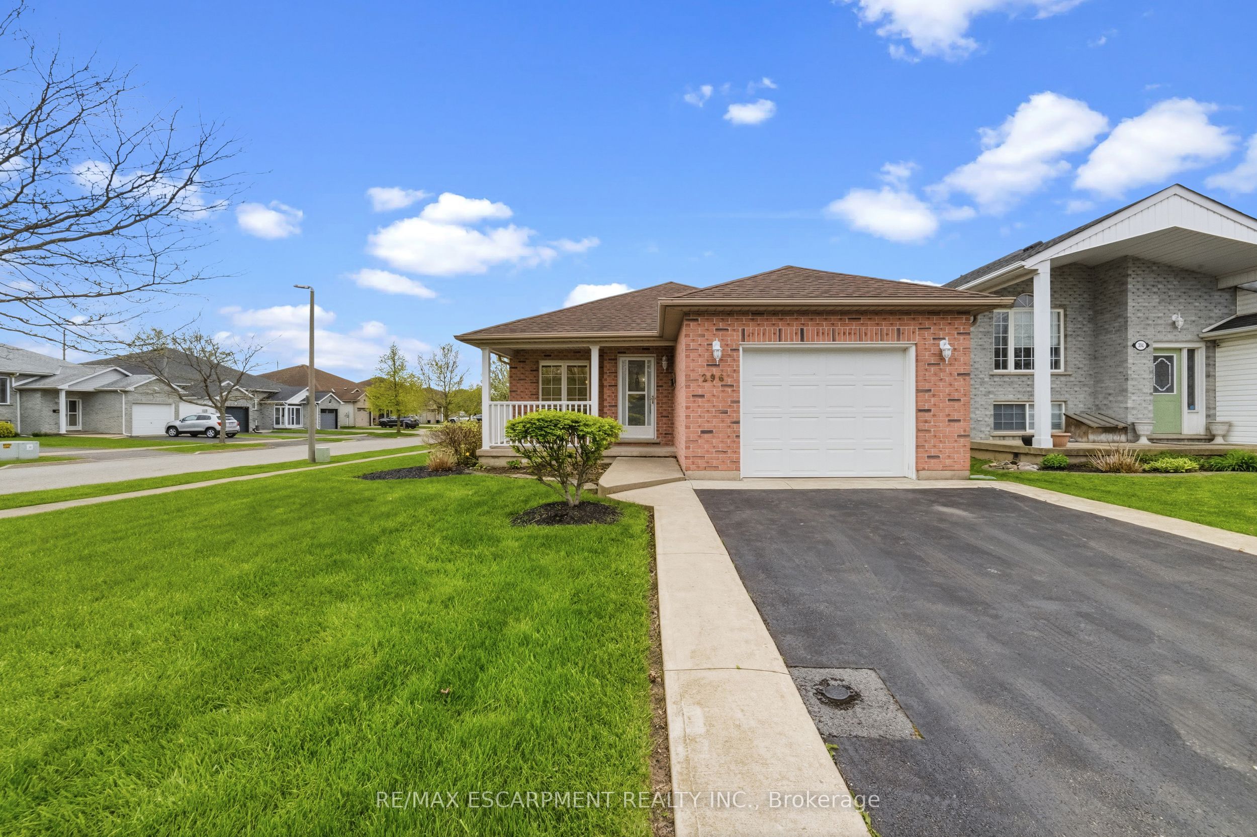 296 Autumn Crescent, Welland, ON L3C 7K1 photo 2