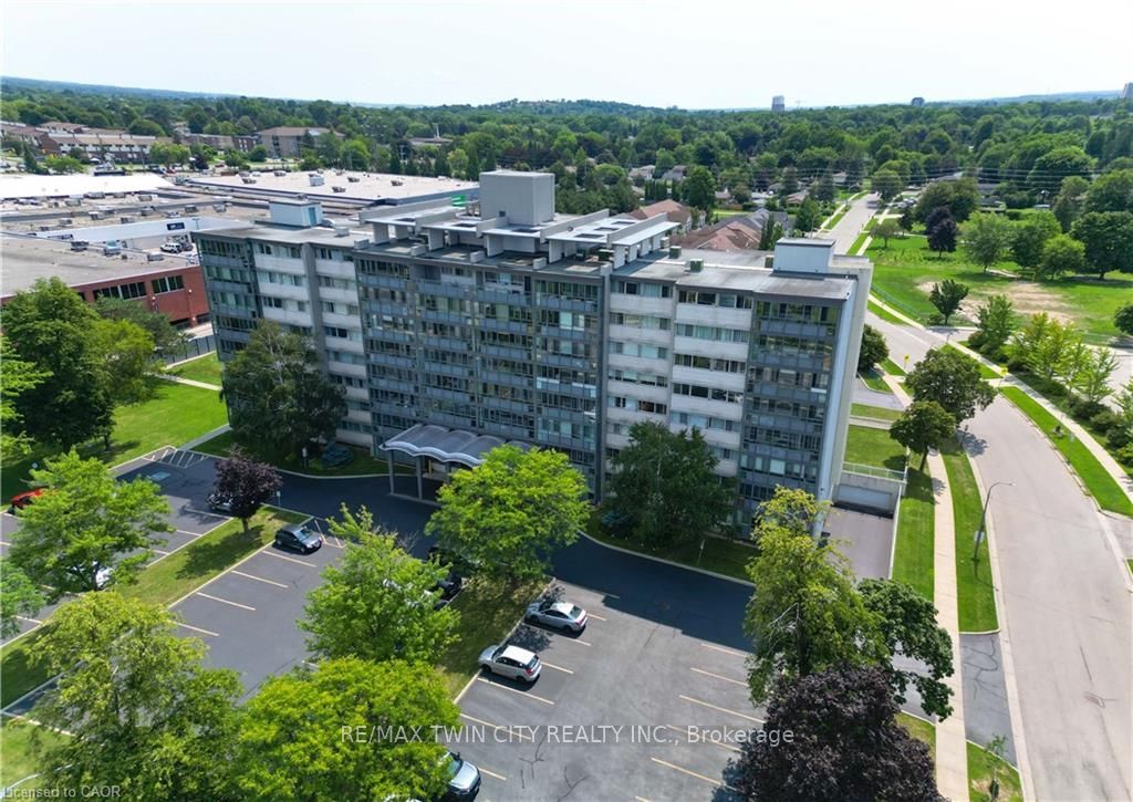 24 MIDLAND Drive 403, Kitchener, ON N2A 2A8