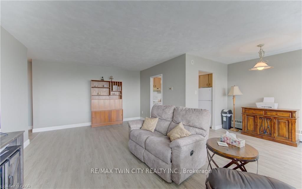 24 MIDLAND Drive 403, Kitchener, ON N2A 2A8 photo 4