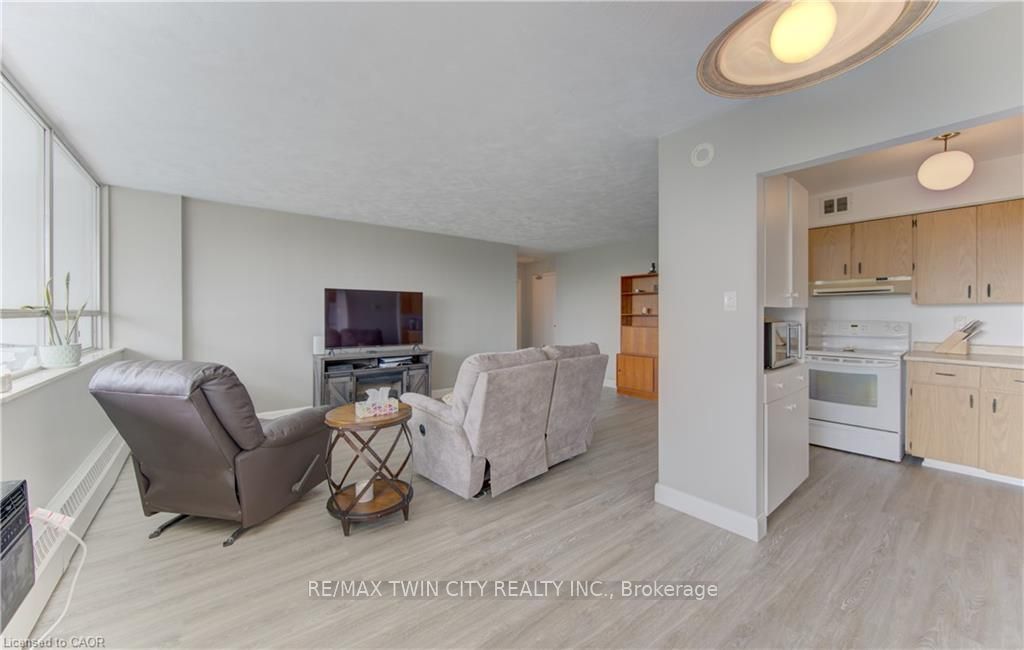 24 MIDLAND Drive 403, Kitchener, ON N2A 2A8 photo 5