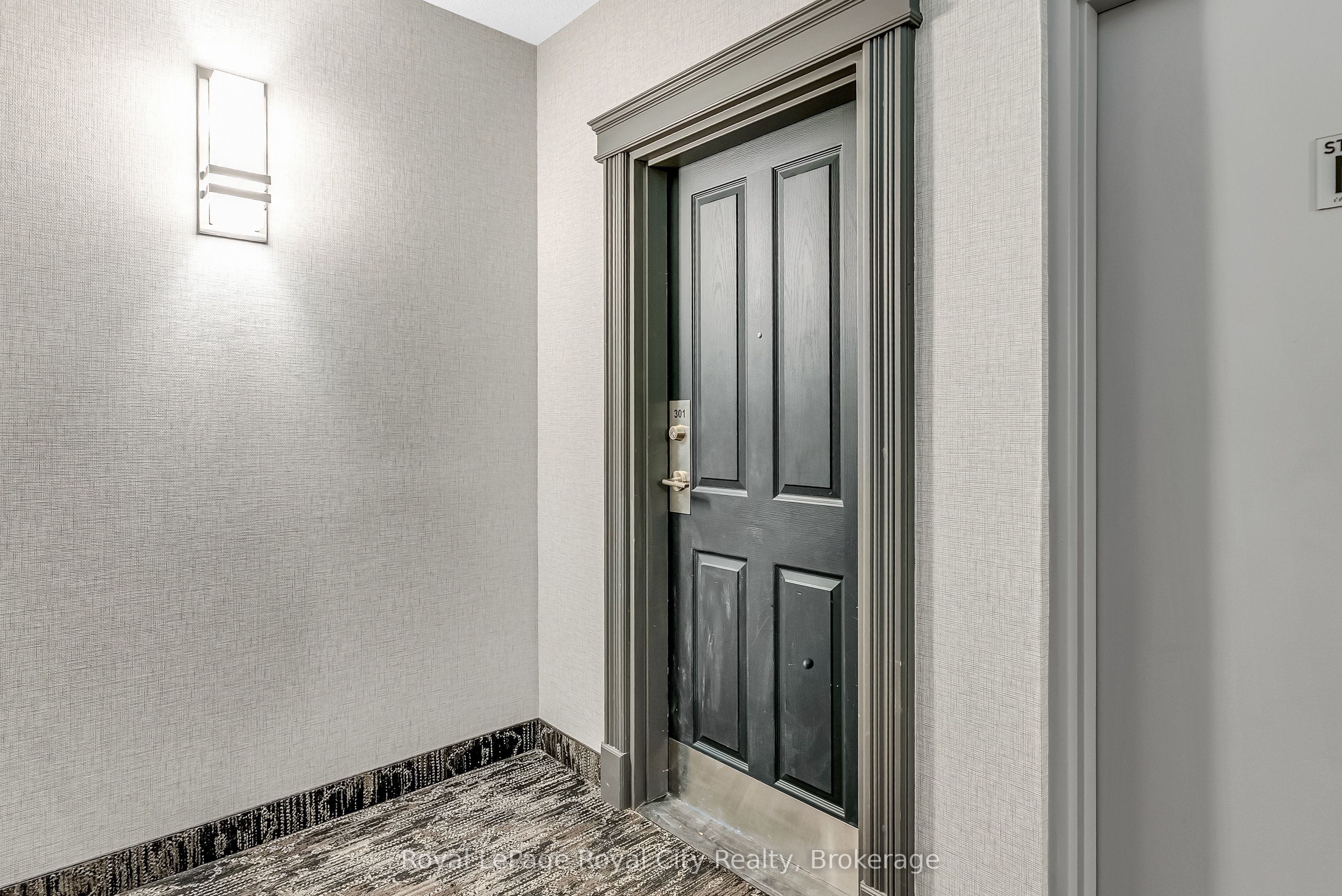 60 Wyndham Street S 301, Guelph, ON N1E 7H7 photo 2