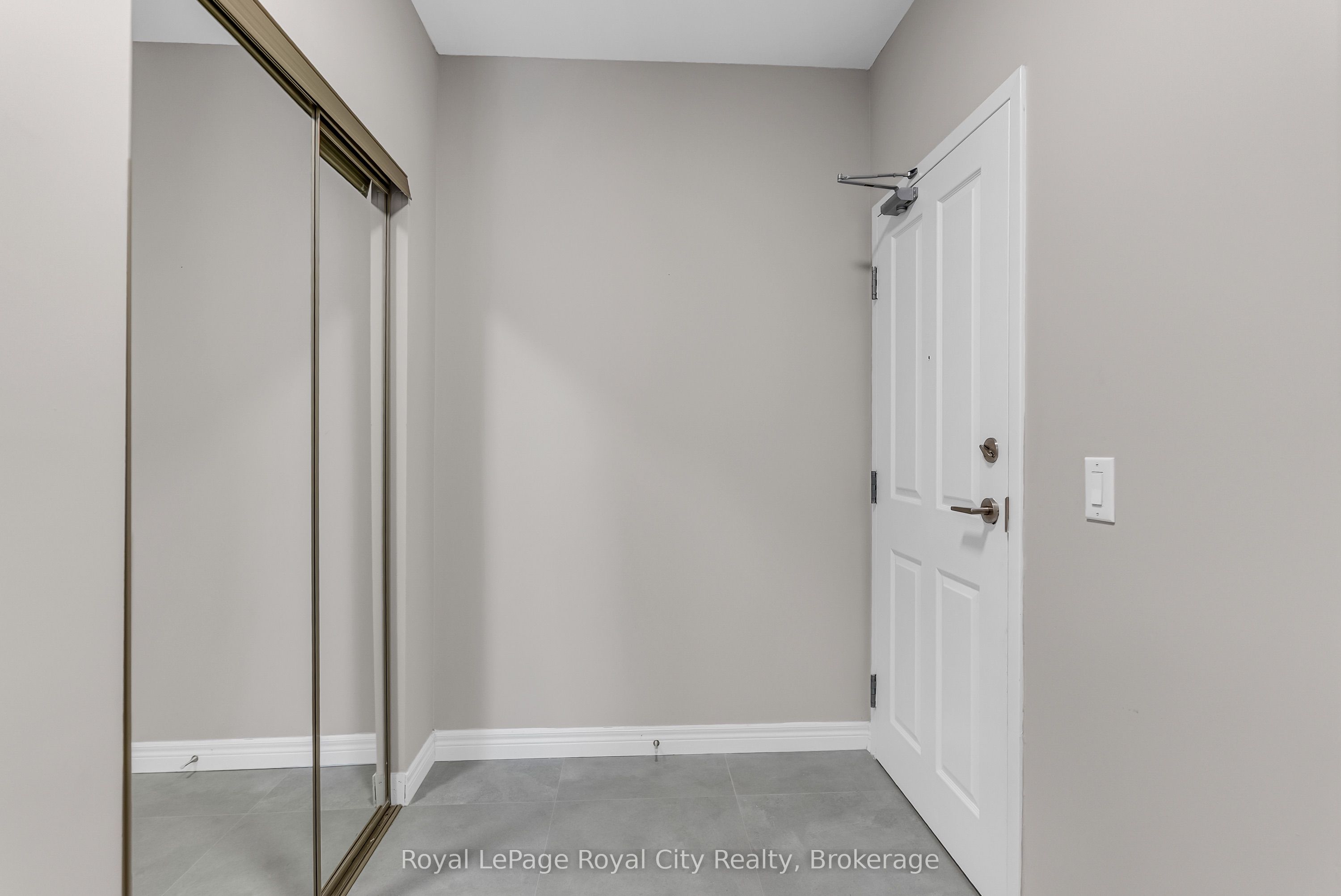 60 Wyndham Street S 301, Guelph, ON N1E 7H7 photo 3