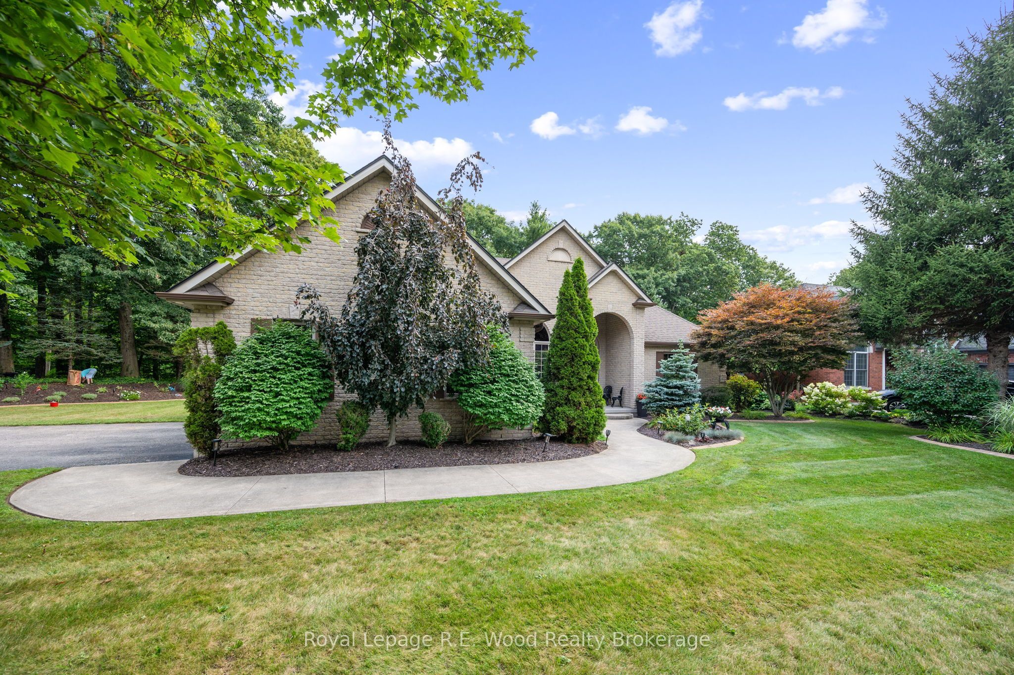 2 Whispering Pine Lane, Tillsonburg, ON N4G 5V4
