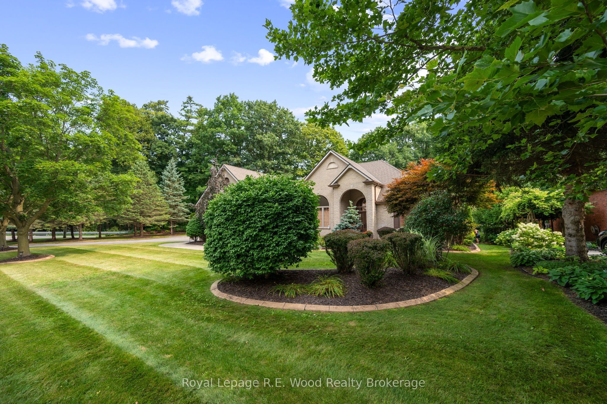 2 Whispering Pine Lane, Tillsonburg, ON N4G 5V4 photo 2