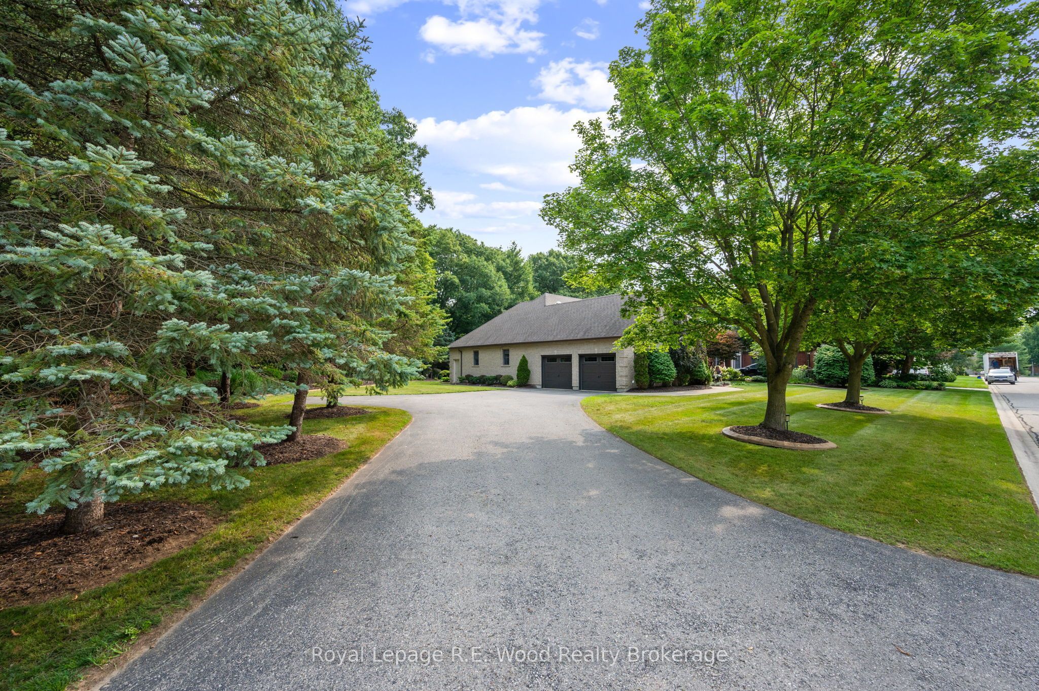 2 Whispering Pine Lane, Tillsonburg, ON N4G 5V4 photo 3