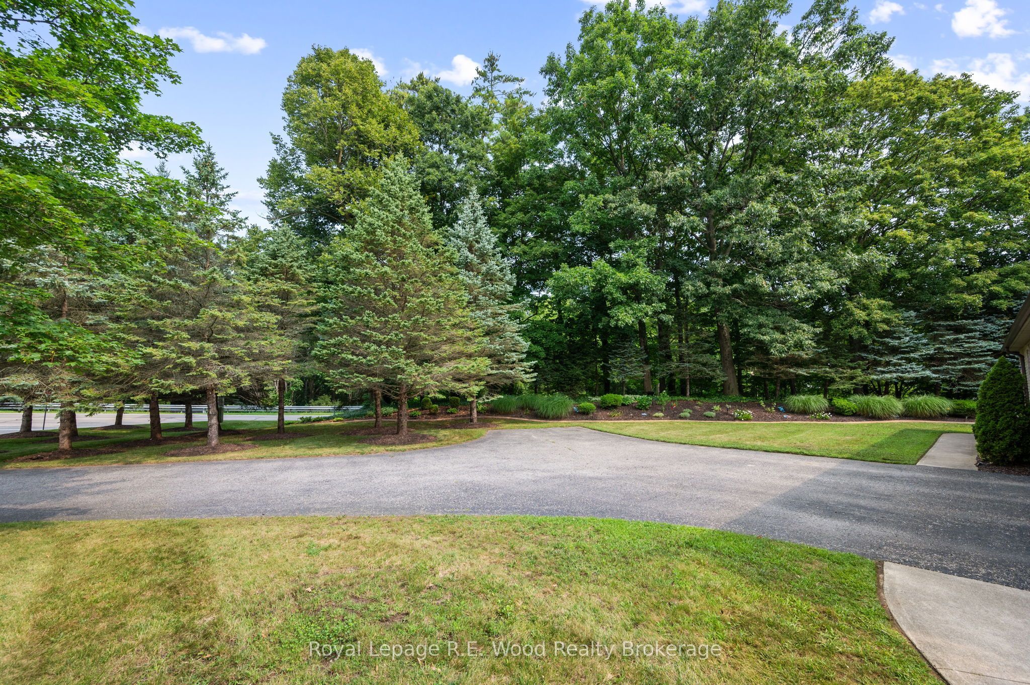 2 Whispering Pine Lane, Tillsonburg, ON N4G 5V4 photo 5