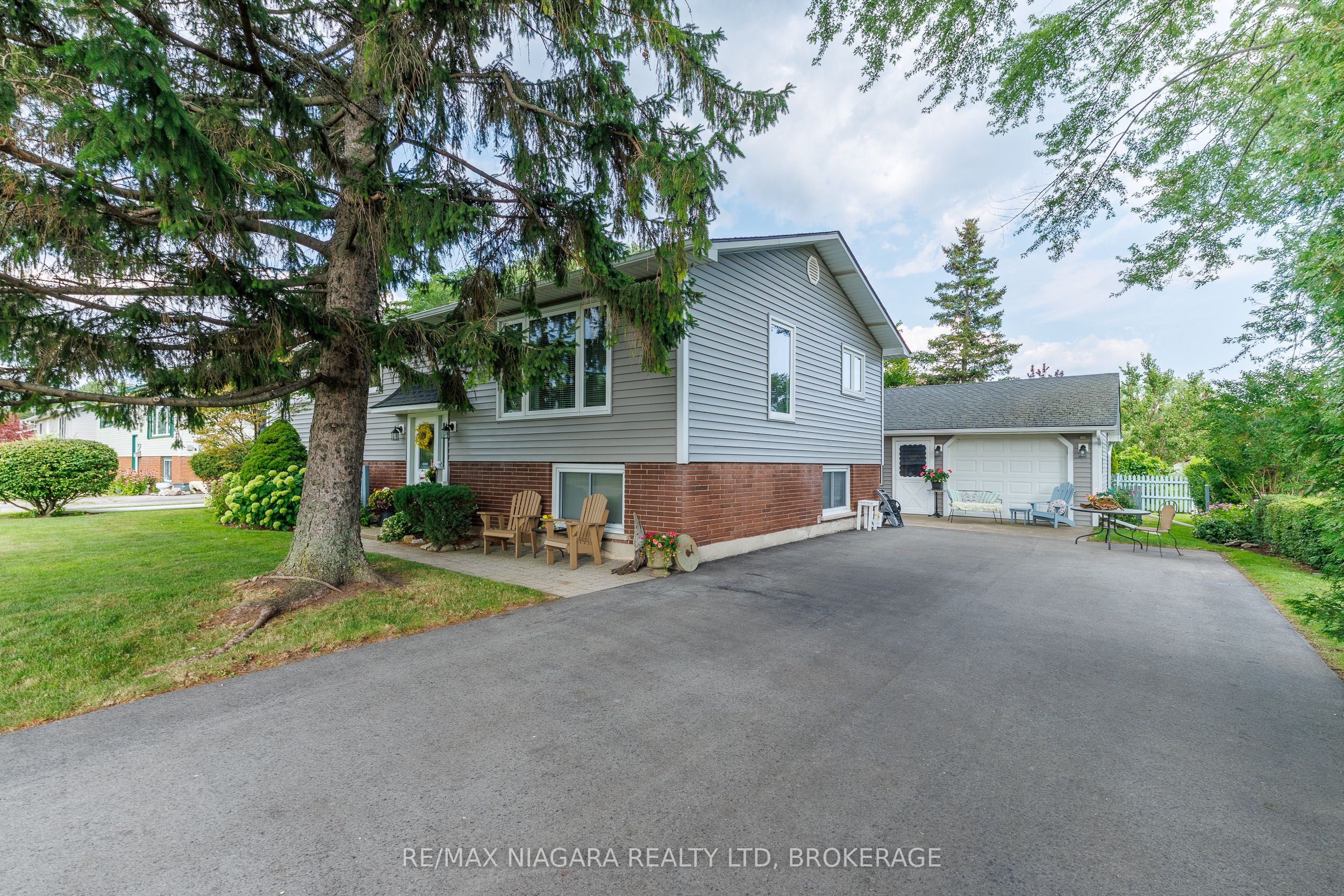 924 Daytona Drive, Fort Erie, ON L2A 4Z8 photo 2